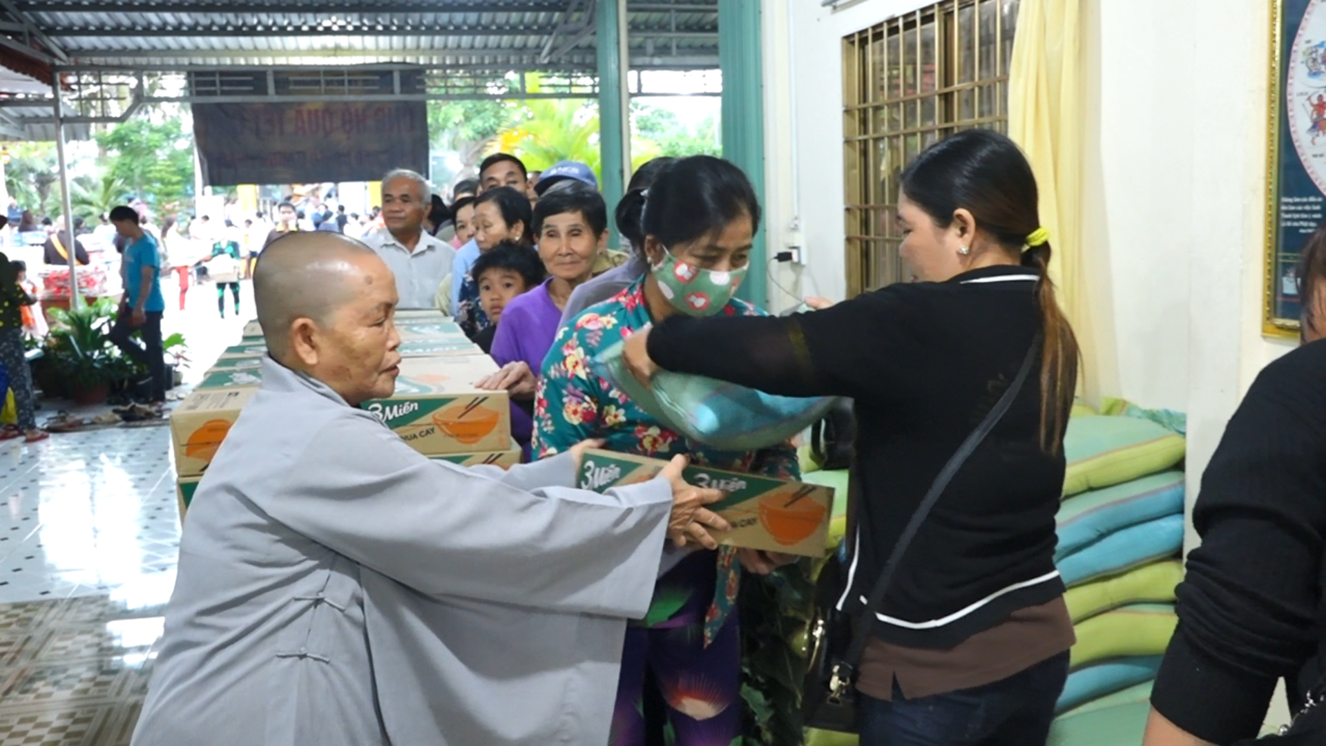 Kiên Giang: Đoàn từ thiện “Ngôi nhà tâm Phật” trao quà tết tại chùa Phổ Hiền