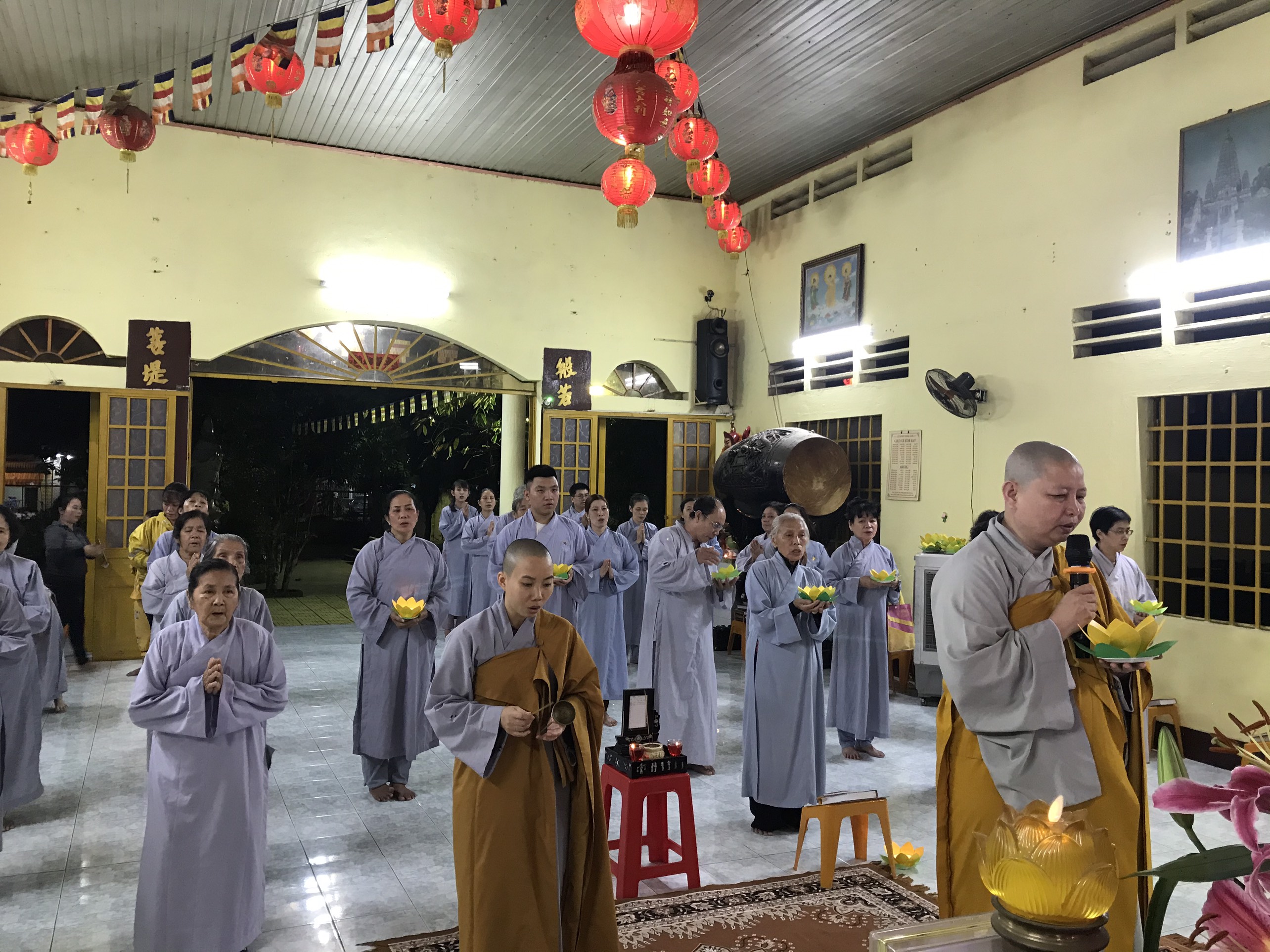 Đồng Nai: Lễ Hoa đăng cúng dường Đức Phật A Di Đà