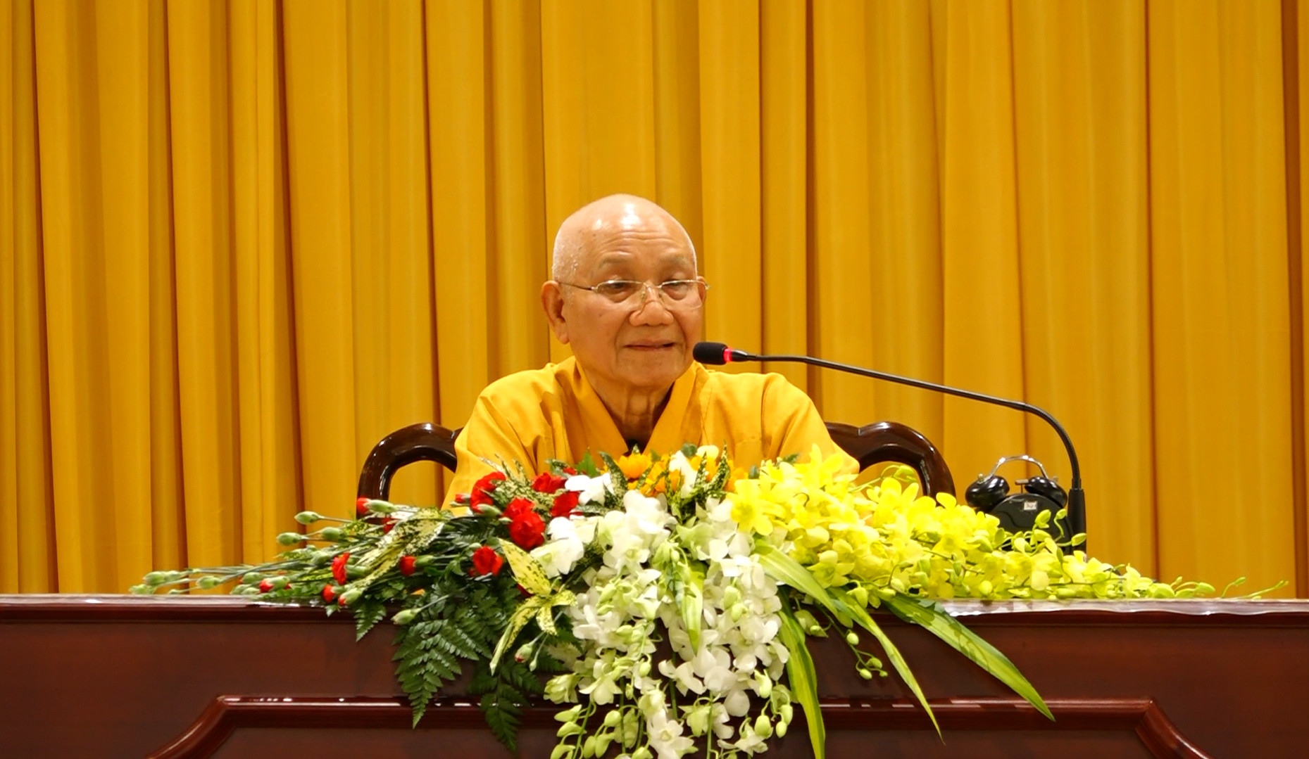 TP.HCM: HT. Thích Minh Thông chia sẻ chủ đề “Luật học căn bản” đến gần 800 Ni sinh