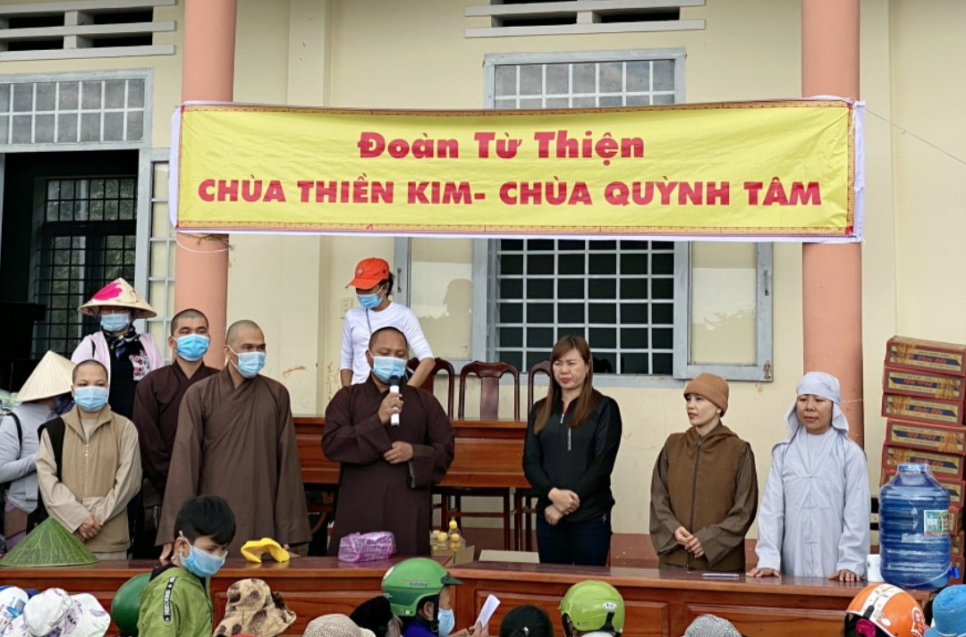 Đồng Tháp: Chùa Thiền Kim trao quà Tết đến đồng bào dân tộc