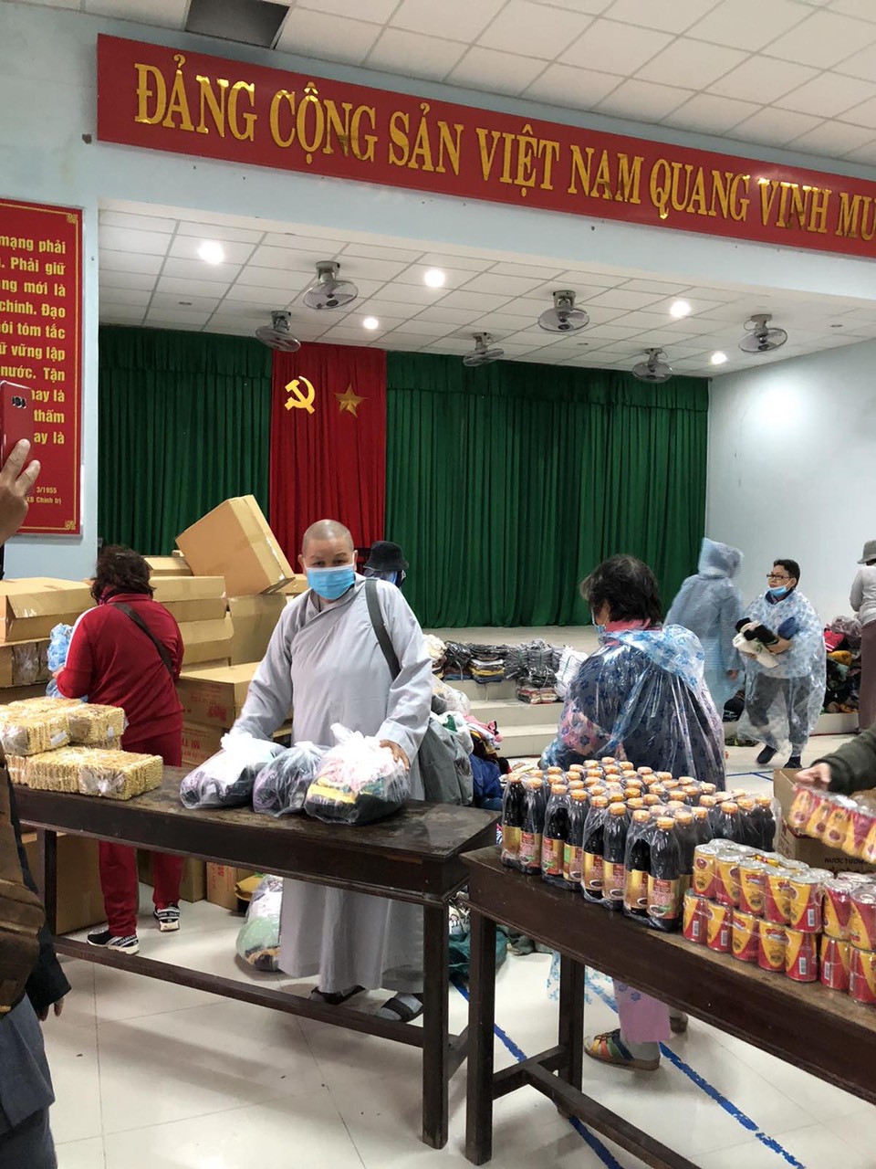 TT-Huế: Chùa Nam An (tỉnh Tiền Giang) tặng quà cho bà con nghèo tại huyện Phú Vang