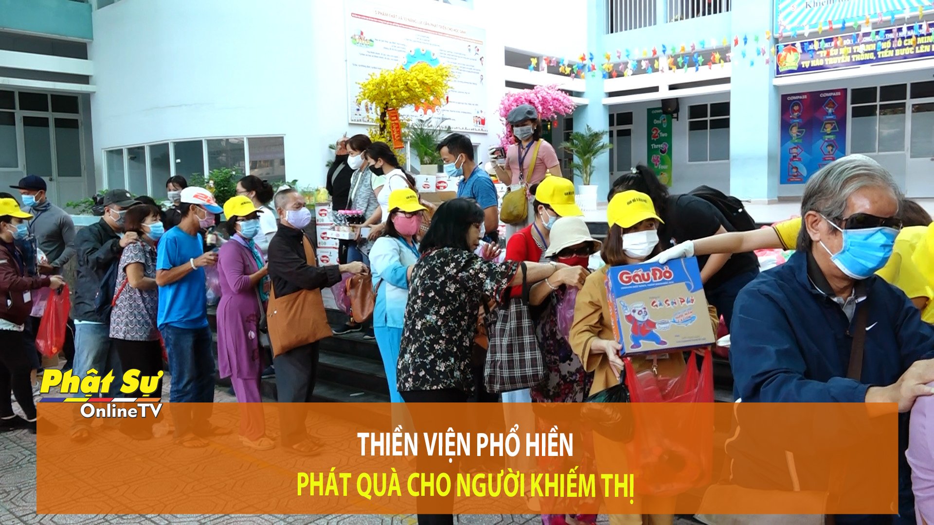 TP.HCM: Thiền viện Phổ Hiền phát quà cho người khiếm thị