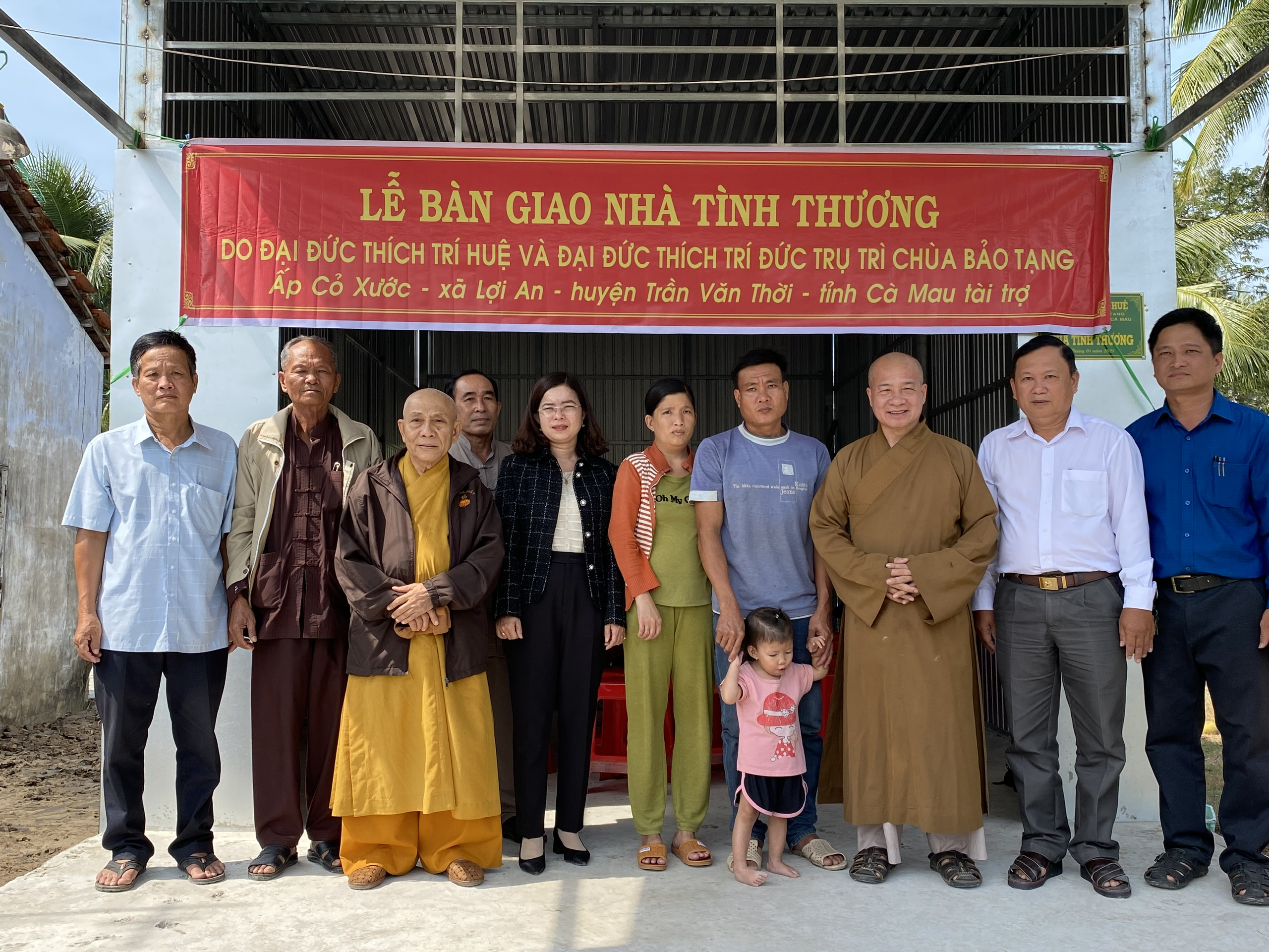 Cà Mau –Trao tặng 2 mái ấm tình thương số 998 và 999 đến các hộ có hoàn cảnh khó khăn tại huyện Trần Văn Thời