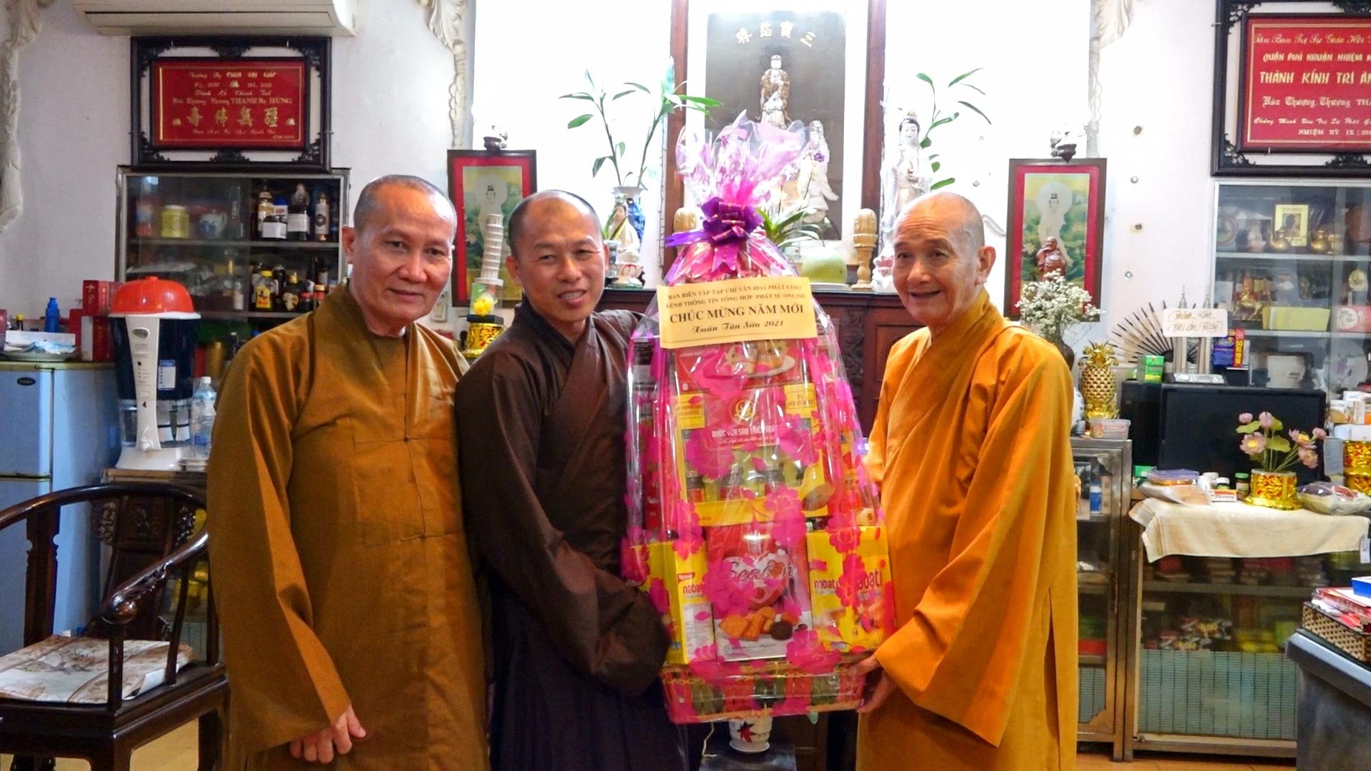 Lãnh đạo Tạp chí VHPG - Kênh Phật sự Online thăm và chúc Tết chư Tôn đức trong Ban bảo trợ
