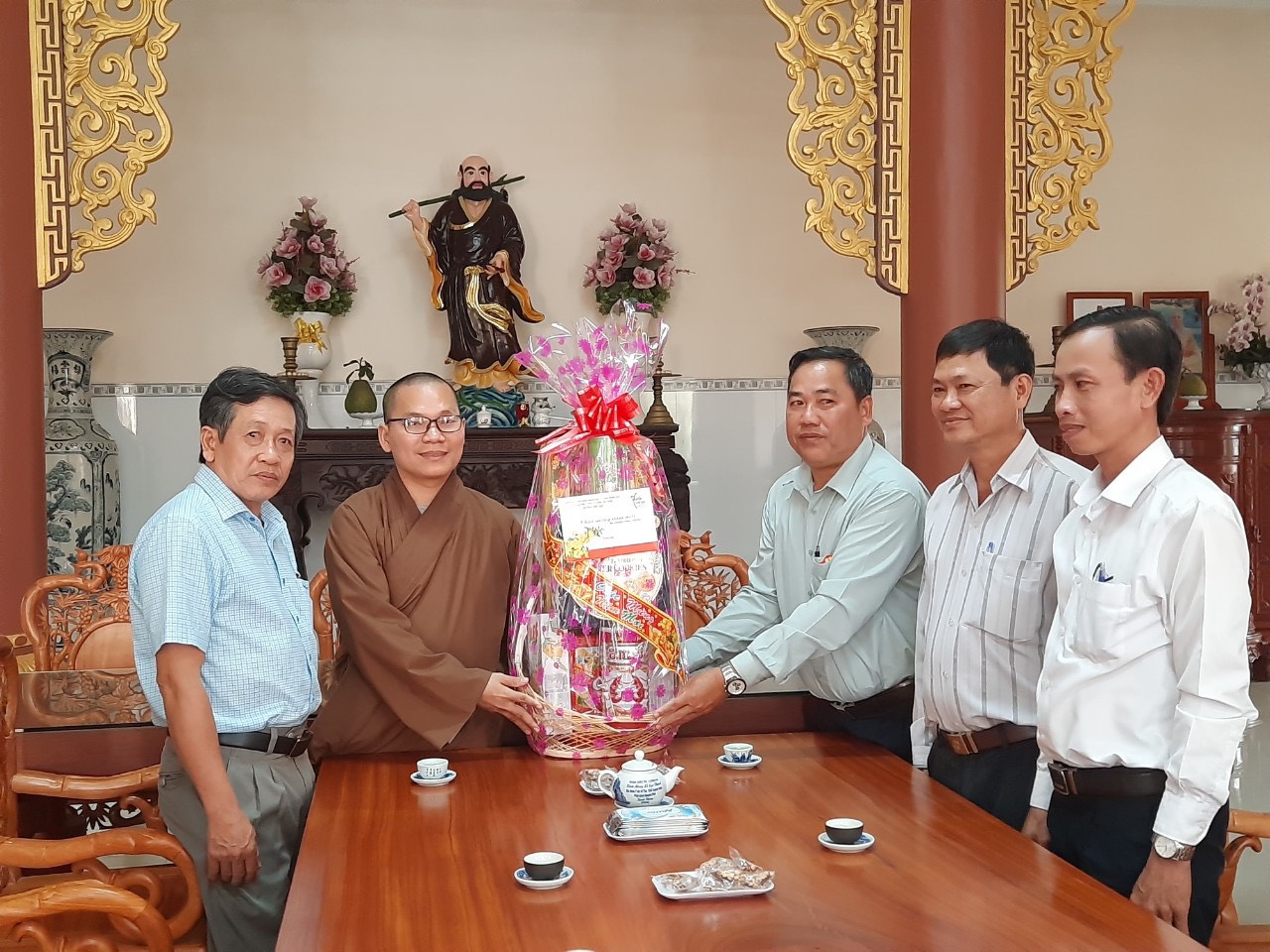 Tiền Giang: Chùa Kim Linh tiếp đón phái đoàn UBMTTQVN tỉnh và huyện Chợ Gạo đến thăm và chúc mừng Xuân Tân Sửu