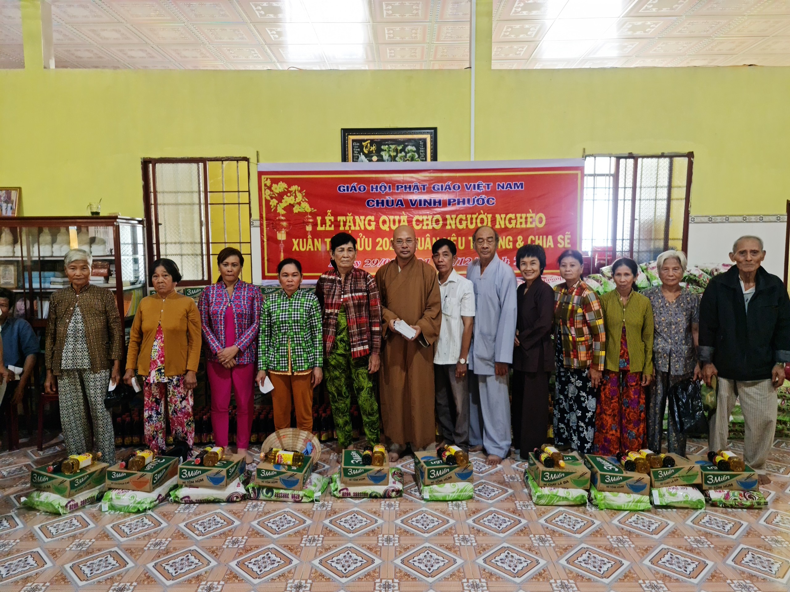 Sóc Trăng: Chùa Vĩnh Phước tặng quà cho bà con nghèo nhân dịp xuân Tân Sửu 2021