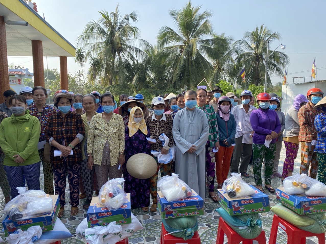 Tiền Giang: Chùa Khai Minh tặng 200 phần quà xuân Tân Sửu đến các hoàn cảnh khó khăn huyện Chợ Gạo