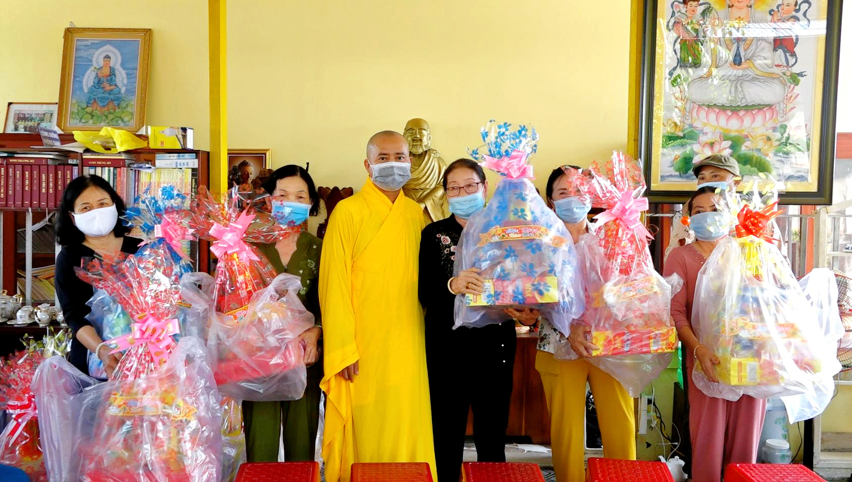 Kiên Giang: Đại đức Thích Thường Phước trao quà Tết cho bà con tại huyện Tân Hiệp