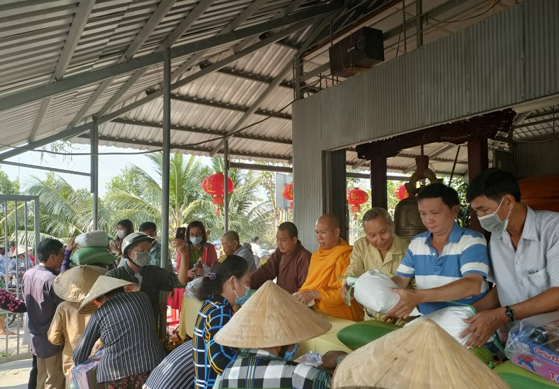 Cần Thơ: Tịnh xá Ngọc Liên trao quà Tết An Vui đến người dân xã Thạnh Lộc