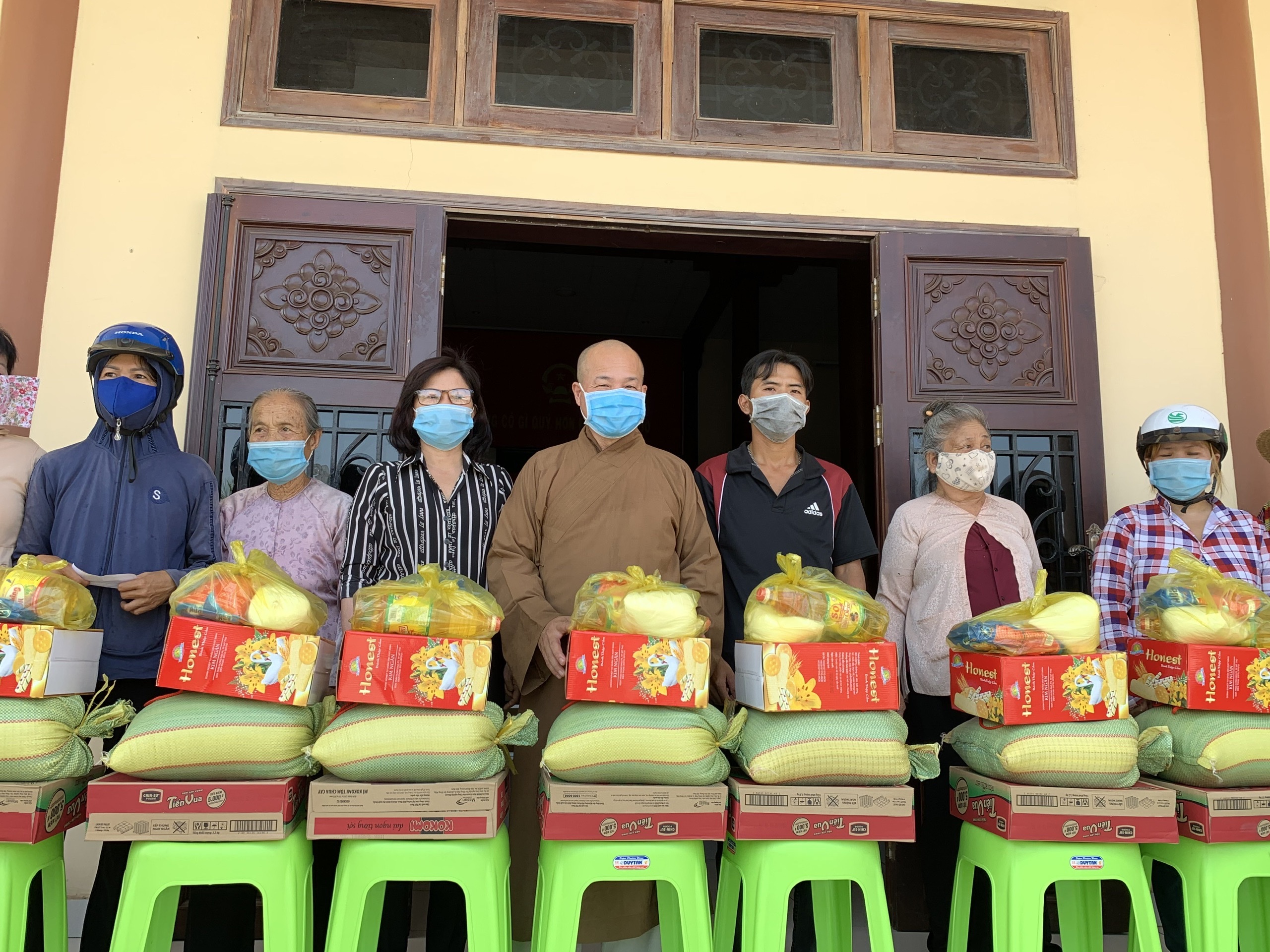 TP.HCM: “Tình xuân ấm nồng” đến với bà con khó khăn và lao động nhập cư những ngày giáp Tết Tân Sửu