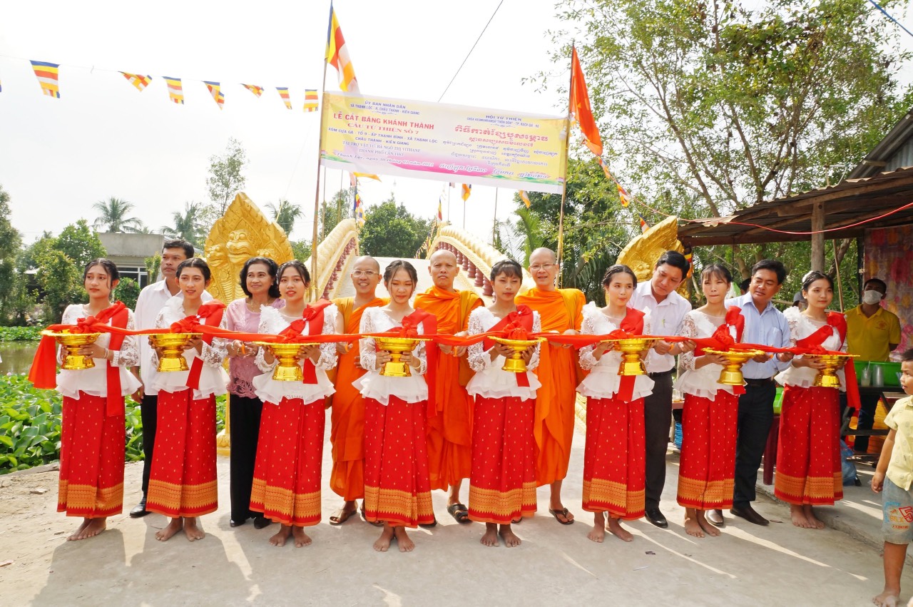 Kiên Giang: Hội từ thiện chùa Thôn Dôn khánh thành cầu số 7