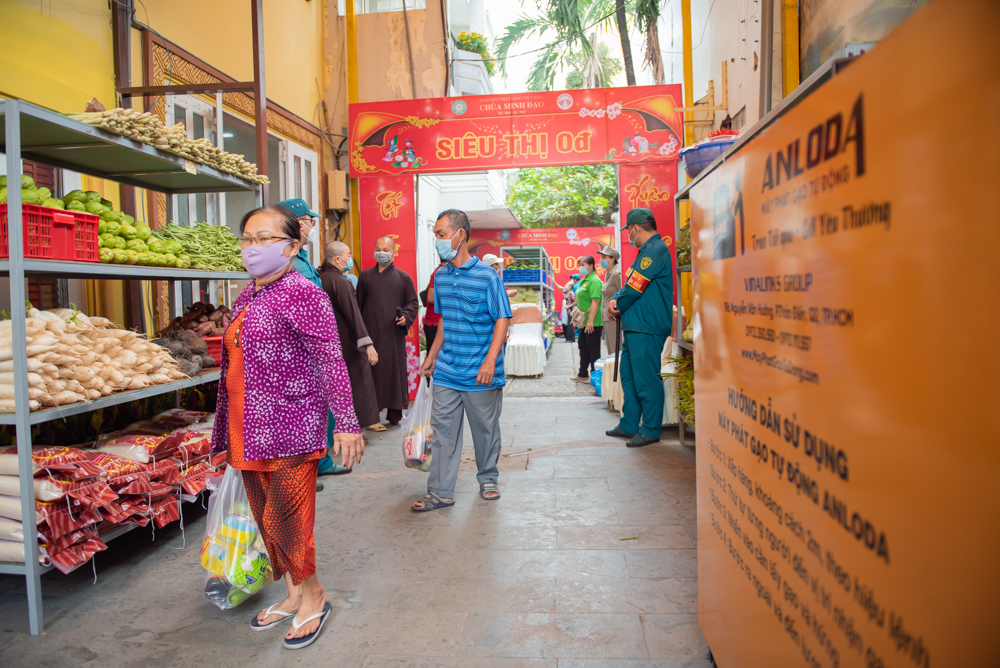 Chùa Minh Đạo – “Siêu thị 0 đồng” đưa Tết ấm áp đến bà con