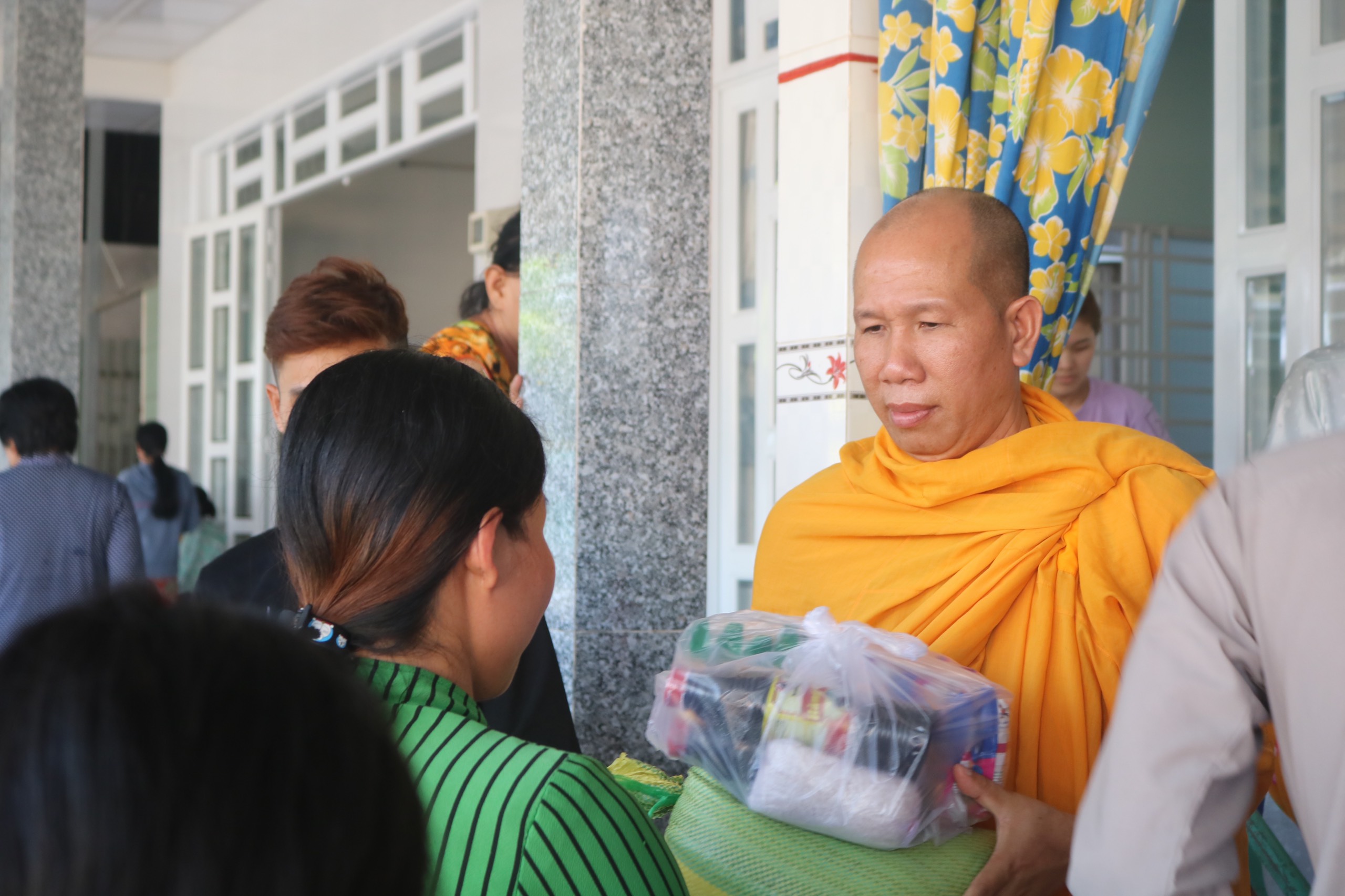 Cần Thơ: Tịnh xá Ngọc Liên trao quà Tết An Vui