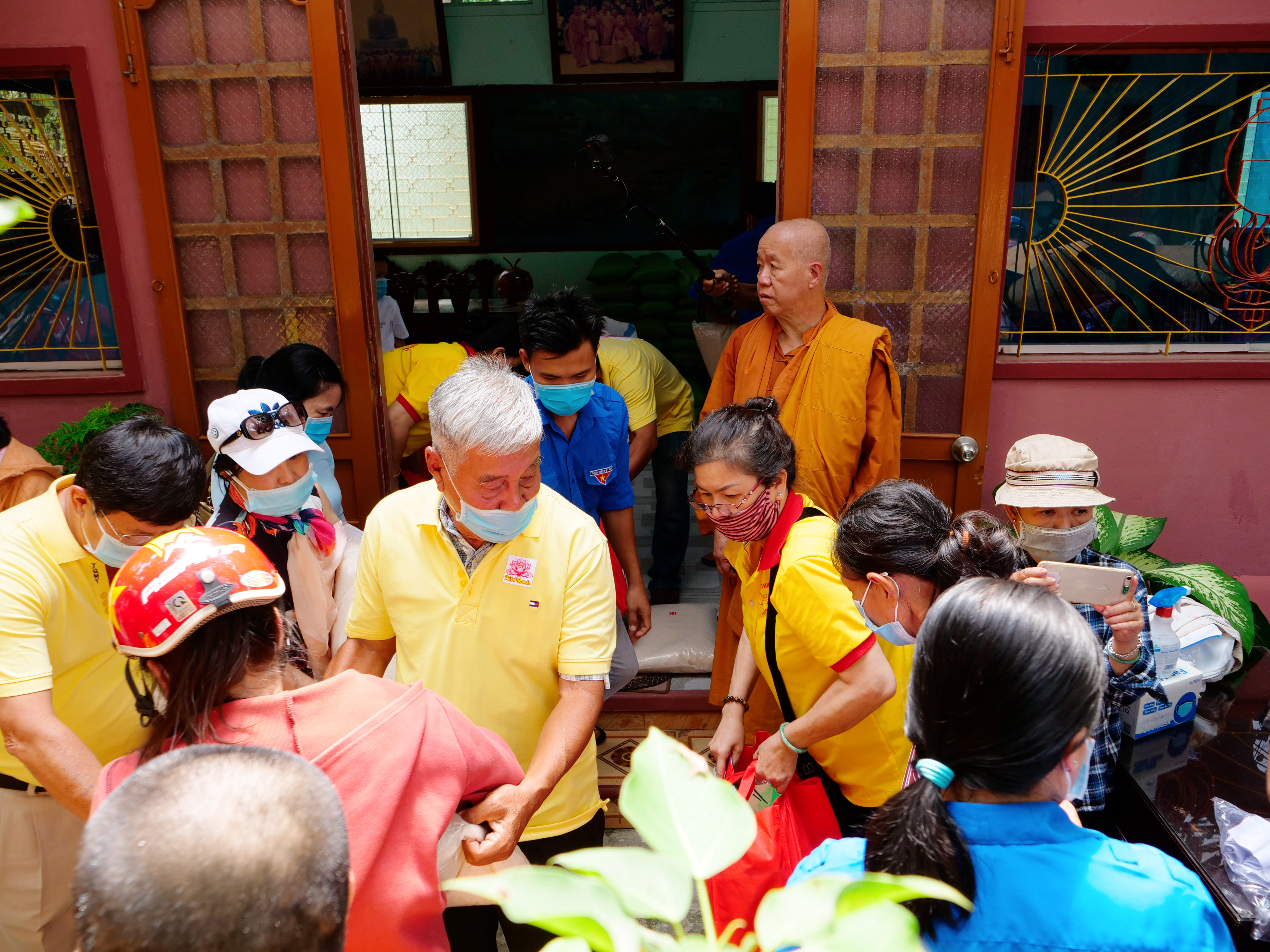 Tiền Giang: Tịnh xá Ngọc Đồng trao 200 phần quà Tết đợt 2 cho bà con huyện Gò Công Tây
