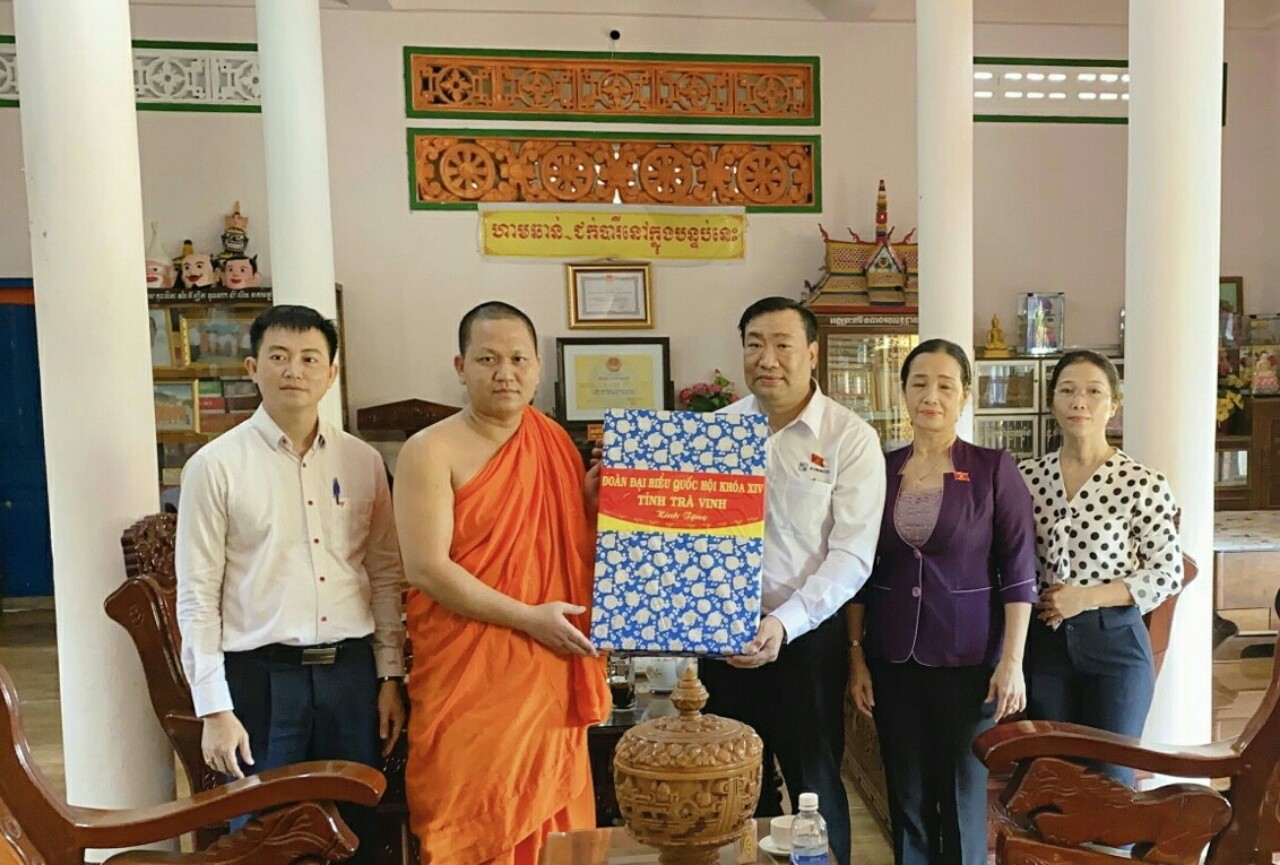Trà Vinh: Đoàn Đại biểu Quốc hội đơn vị tỉnh thăm, chúc tết Tân Sửu (2021) tại chùa Bảy Xào Giữa
