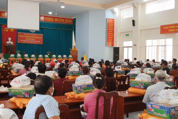Tiền Giang: Các tự viện trong tỉnh tặng hàng ngàn phần quà Tết Tân Sửu đến bà con nghèo