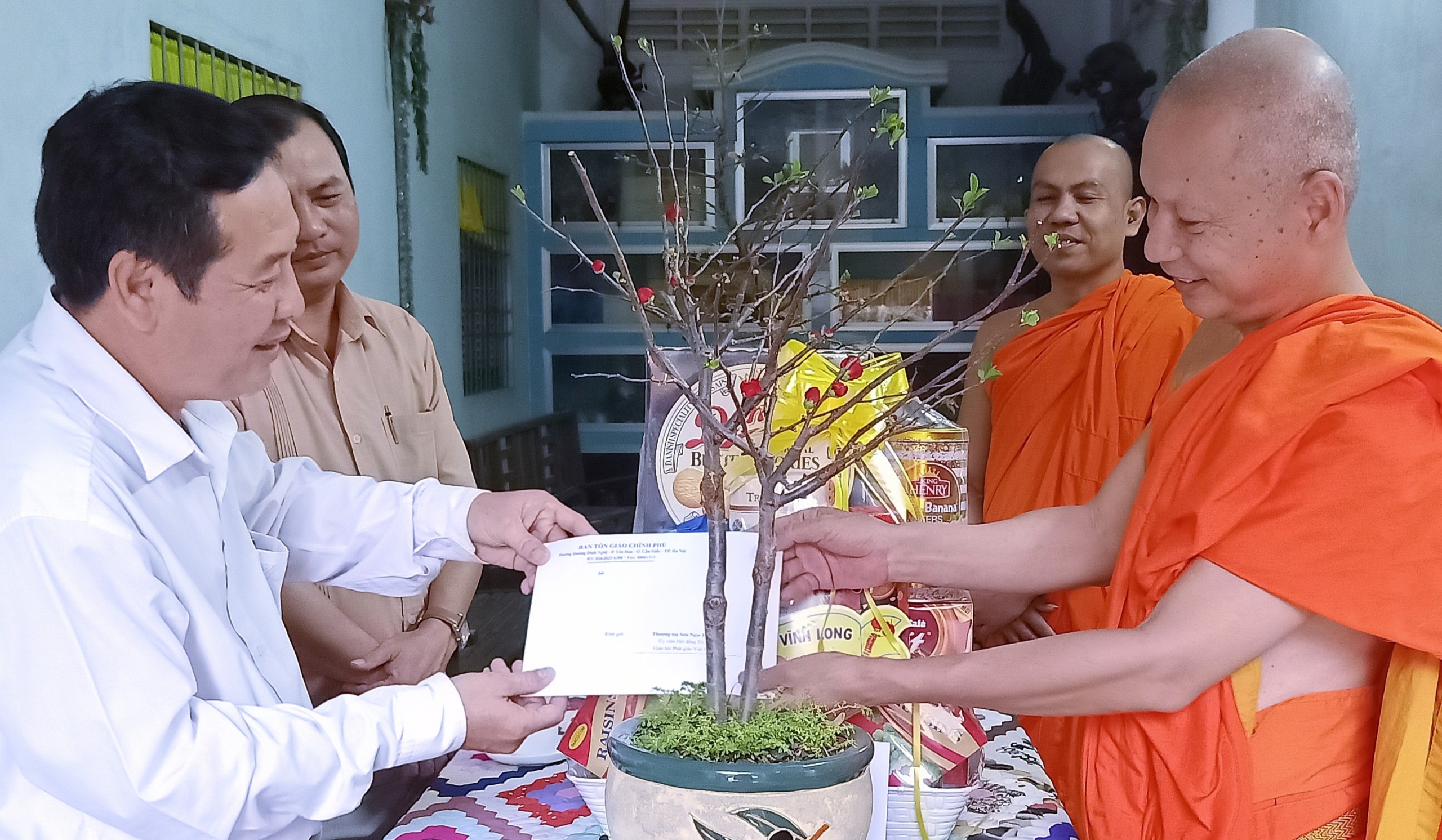 Vĩnh Long: Lãnh đạo Sở Nội vụ, Ban Tôn giáo tỉnh thăm và chúc Tết đến Chủ tịch Hội ĐKSSYN tỉnh