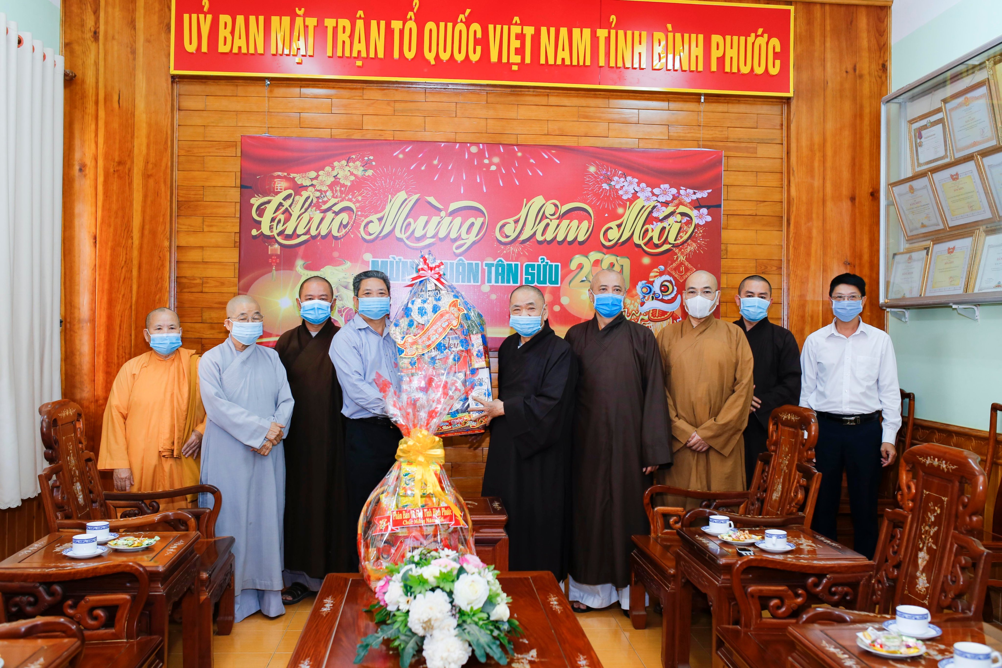 Bình Phước: Ban Trị sự GHPGVN tỉnh chúc Tết lãnh đạo chính quyền các cấp