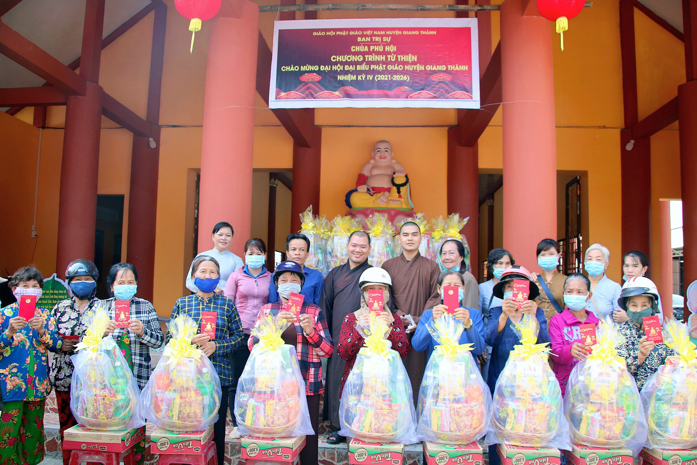 Kiên Giang: Ban Trị sự Phật giáo huyện Giang Thành trao quà Xuân đến người dân có hoàn cảnh khó khăn