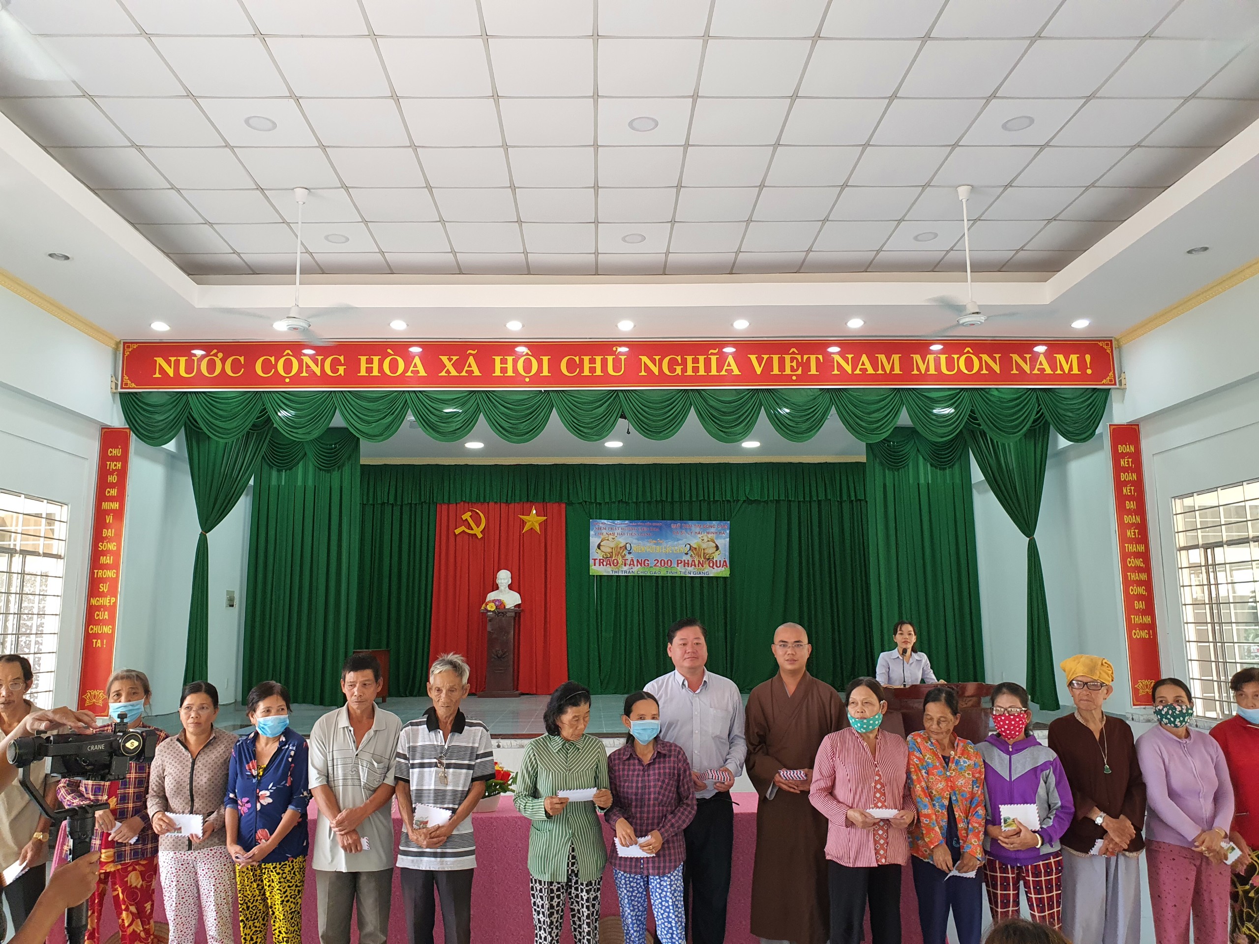 Tiền Giang: Niệm Phật đường Liên Hoa tặng quà Tết Tân Sửu cho người nghèo tổng trị giá 665 triệu đồng.