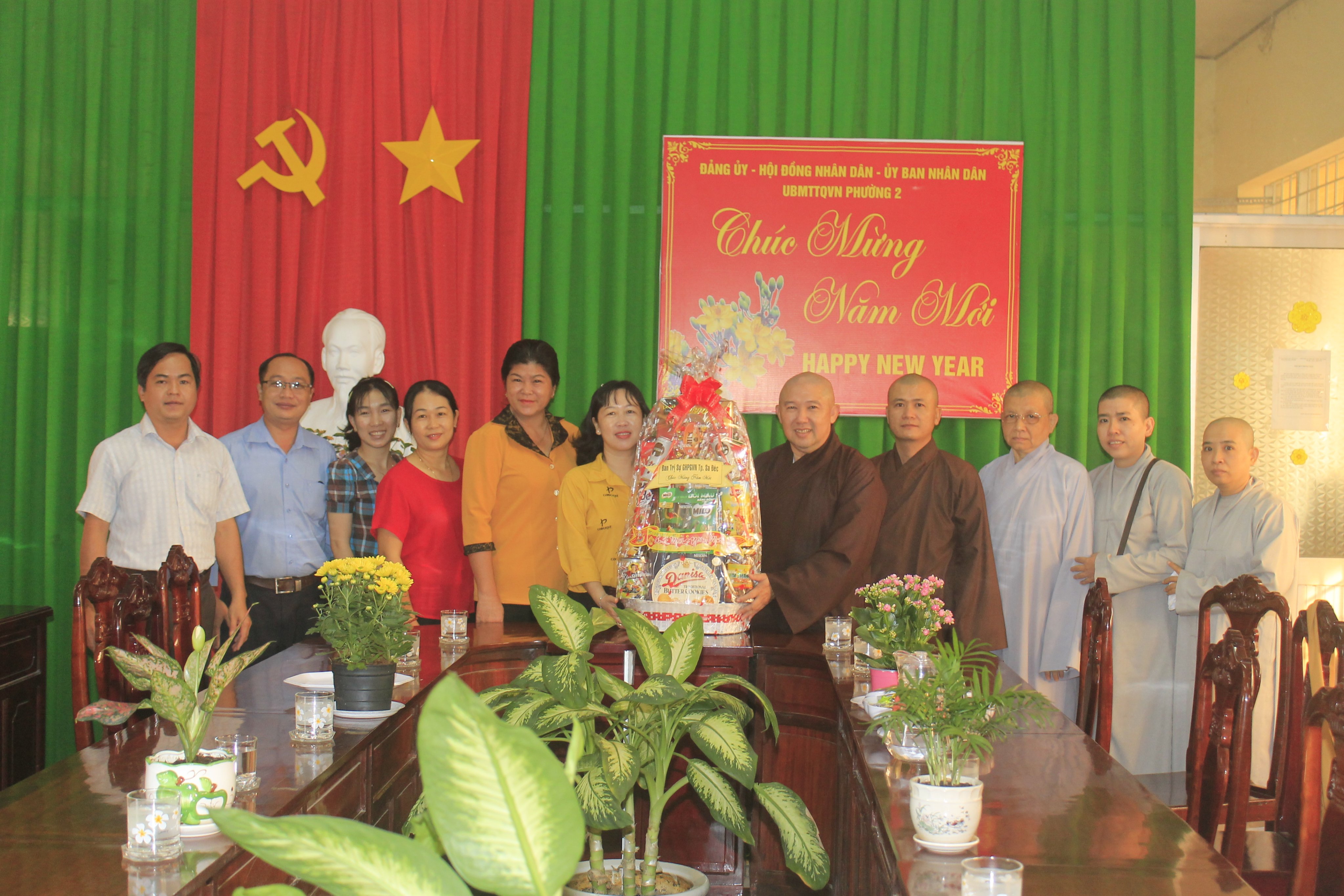 Đồng Tháp: Ban Trị sự Phật giáo TP. Sa Đéc thăm, chúc Tết lãnh đạo thành phố