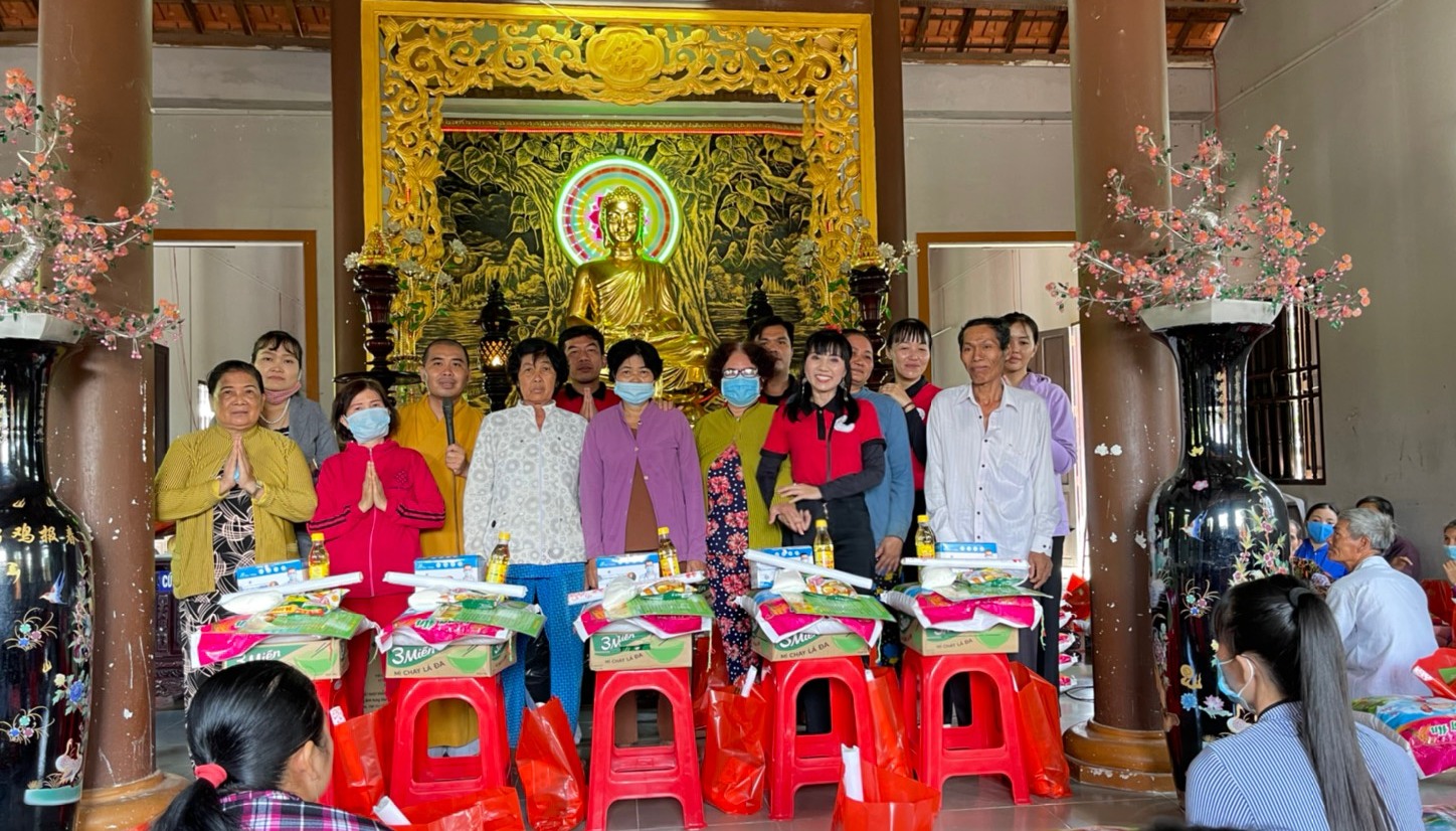 Trà Vinh: Trao quà yêu thương đến người lớn tuổi, neo đơn, có hoàn cảnh khó khăn