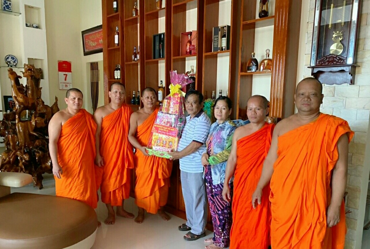 Trà Vinh: Hội Đoàn kết Sư sãi Yêu nước huyện Trà Cú thăm, chúc Tết nguyên lãnh đạo Huyện uỷ, UBND huyện