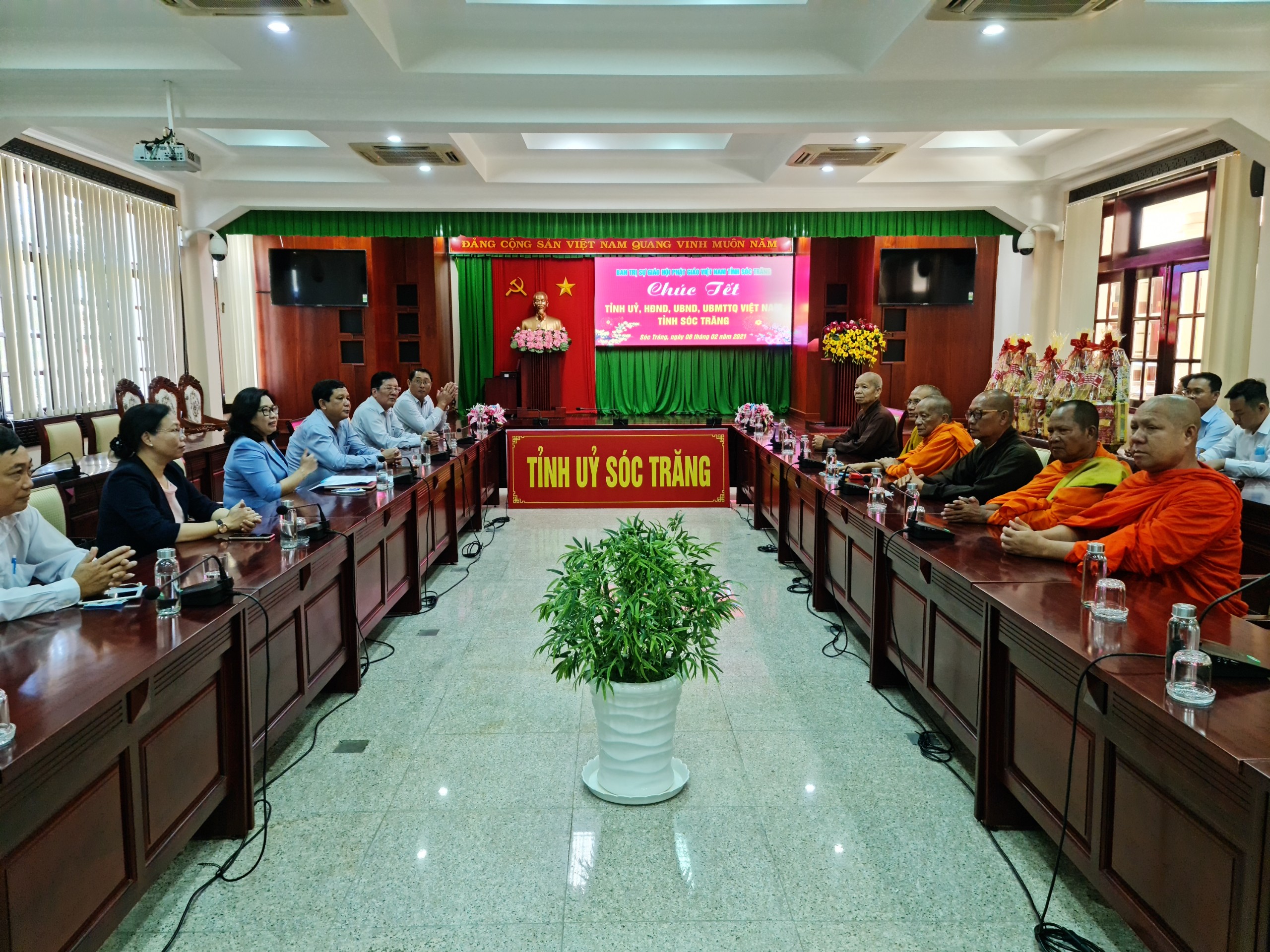 Sóc Trăng: Hoạt động Chúc mừng Năm mới của chư Tôn đức Ban Thường trực BTS Phật giáo và lãnh đạo các Sở, Ban ngành tỉnh Sóc Trăng