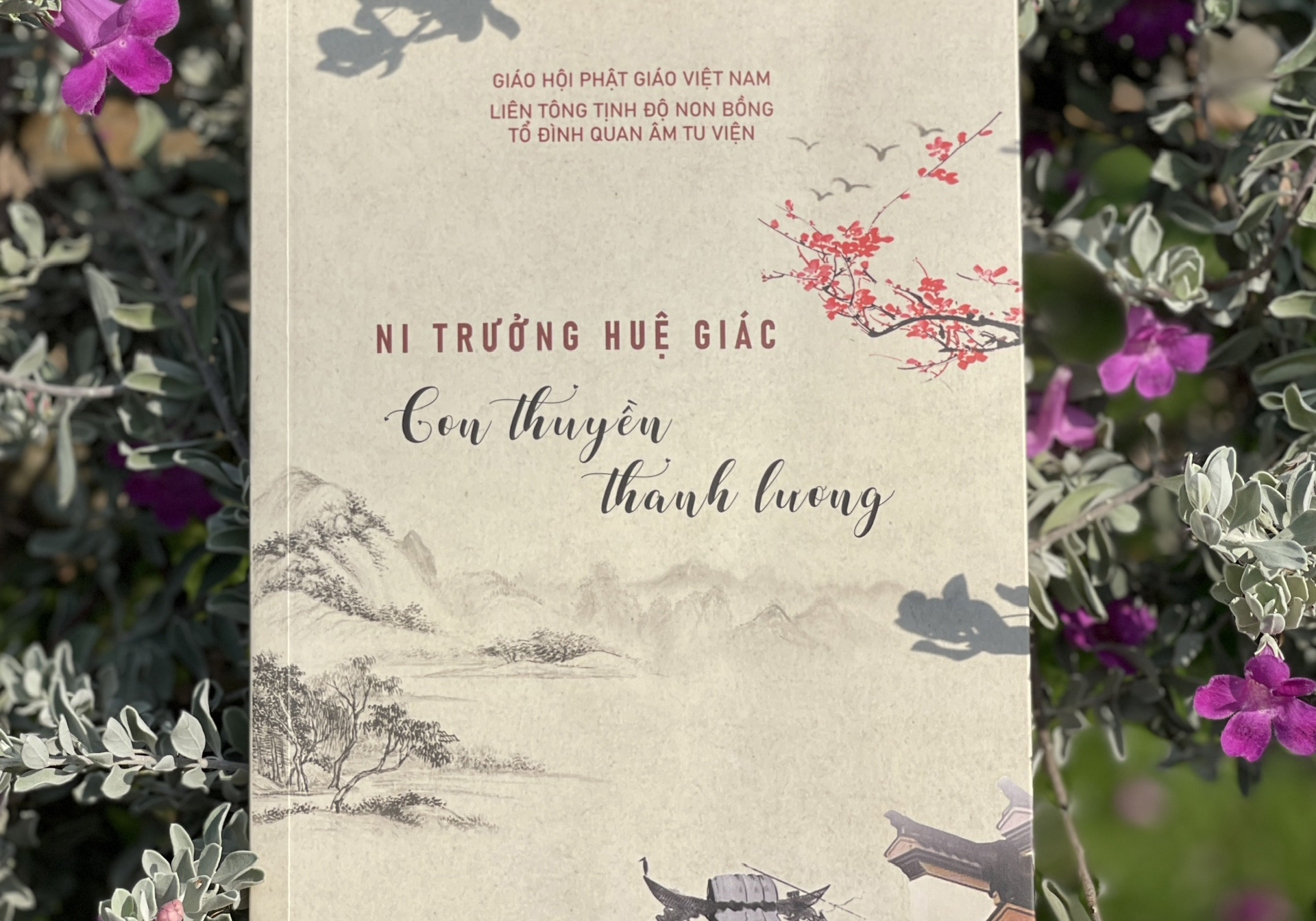Ni trưởng Thích Nữ Huệ Giác con thuyền thanh lương