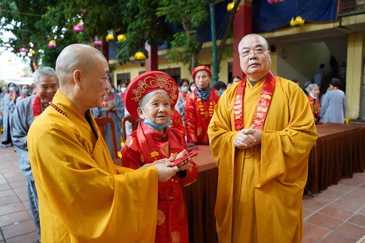 Hà Nội: Lễ mừng thọ tại chùa Bằng