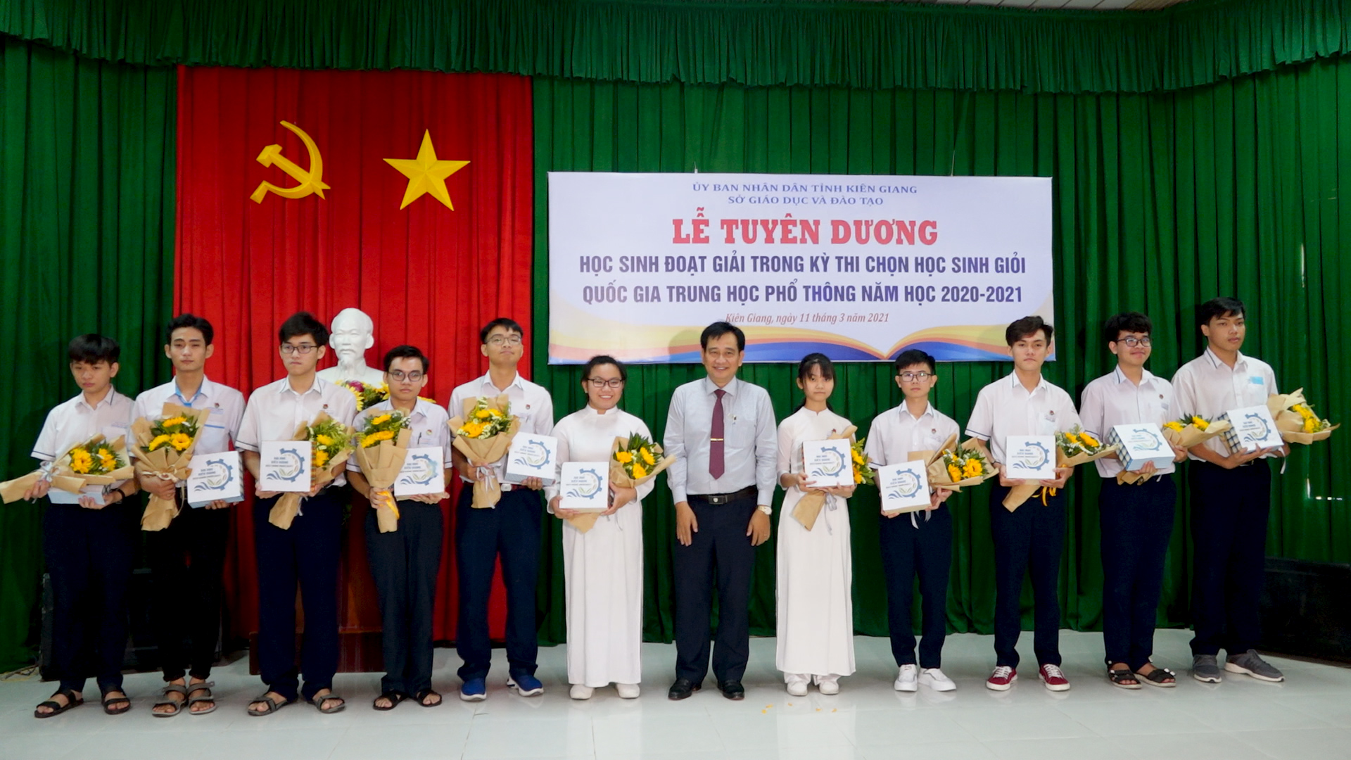 Kiên Giang: Lễ tuyên dương học sinh đoạt giải trong kỳ thi chọn học sinh giỏi quốc gia Trung học phổ thông năm 2020-2021
