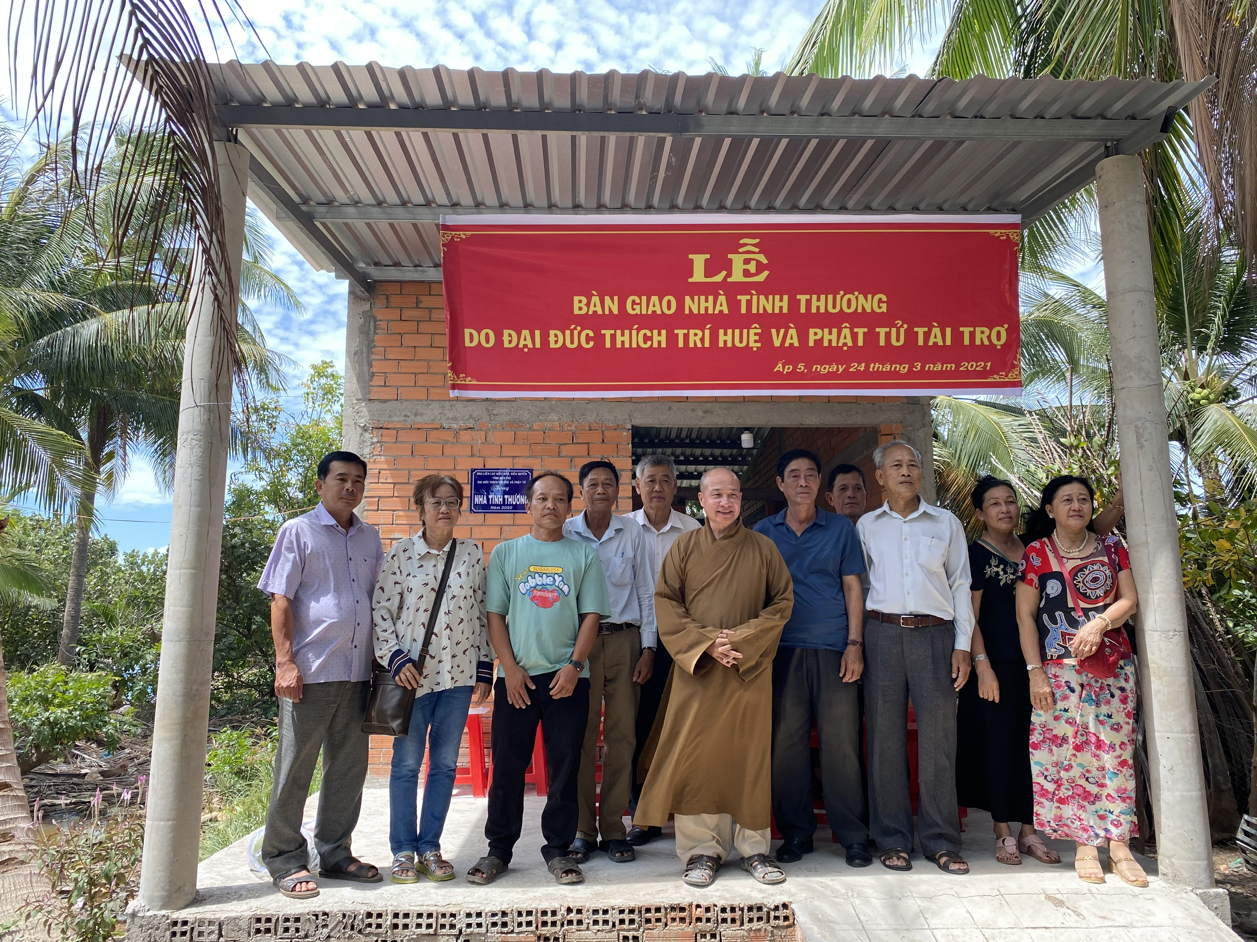 Bến Tre: Khánh thành cầu Giao thông nông thôn và trao 2 căn nhà tình thương số 1004, 1005