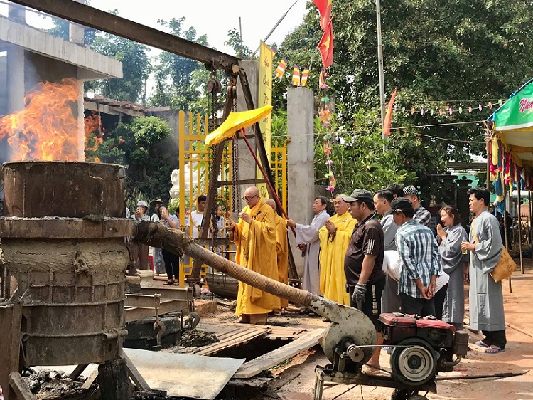 Bà Rịa- Vũng Tàu: Lễ Rót đồng đúc Đại hồng chung chùa Viên Lâm
