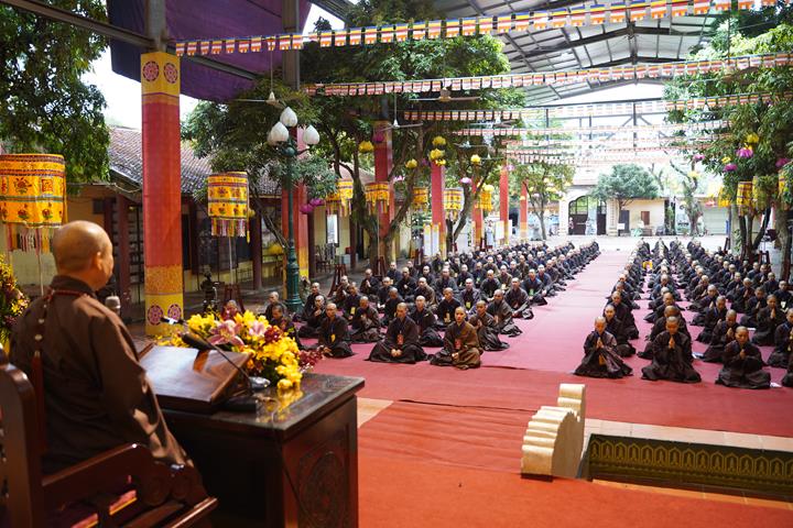 HT.Thích Bảo Nghiêm giáo giới Giới tử tại Đại giới đàn Hà Nội PL2565