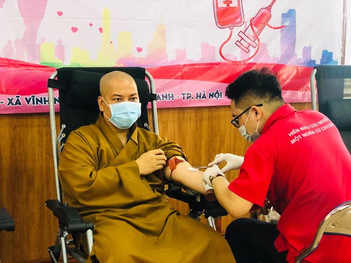 Hà Nội: Tăng - Ni Phật tử chùa Long Hưng - Đông Anh tham gia hiến máu nhân đạo