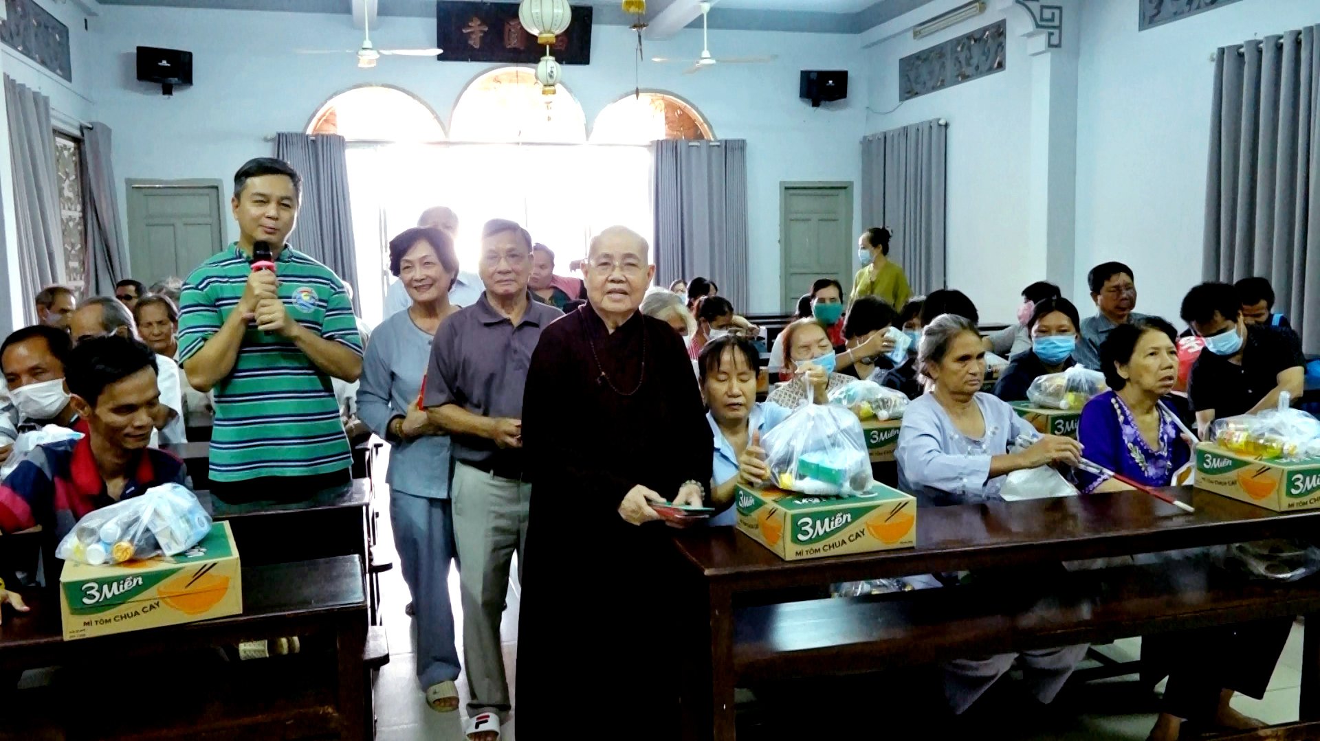 TP. HCM: Chùa Phước Viên phát quà cho người khiếm thị nhân ngày vía Bồ tát Quán Thế Âm