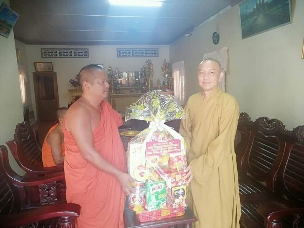 Trà Vinh: Ban Trị sự huyện Châu Thành thăm và chúc tết Chôl Chnăm Thmây PL. 2565