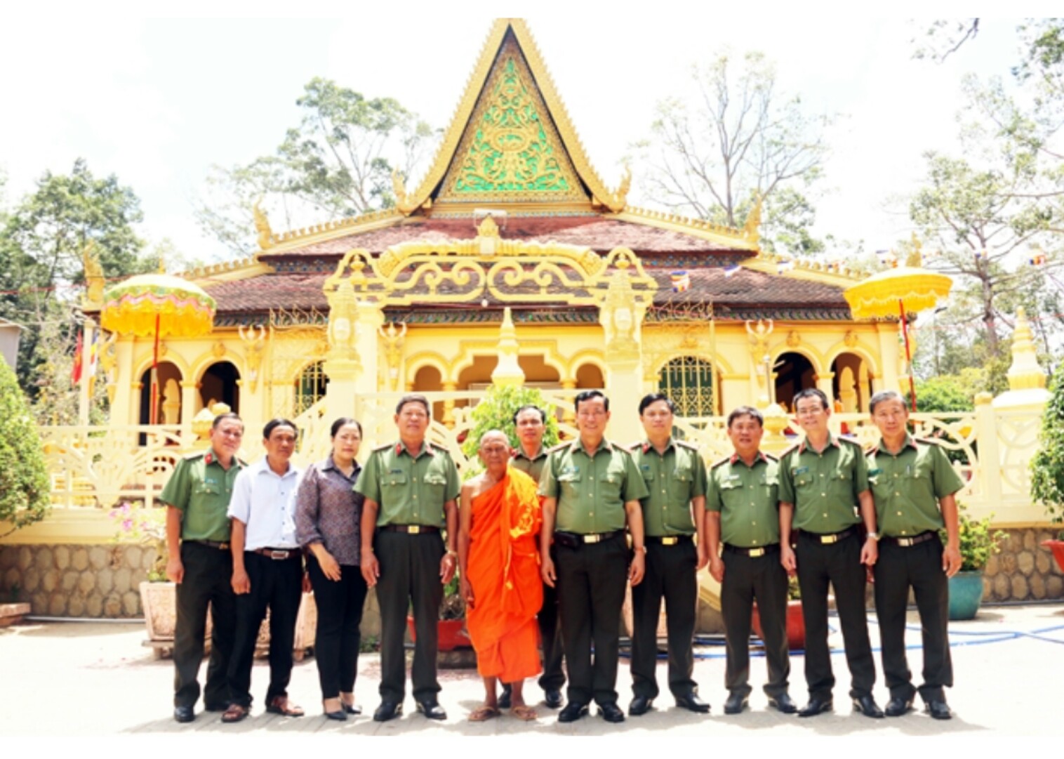 Trà Vinh: Bộ tư lệnh Quân khu 9, Bộ công an thăm, chúc Tết Chôl Chnăm chùa Âng