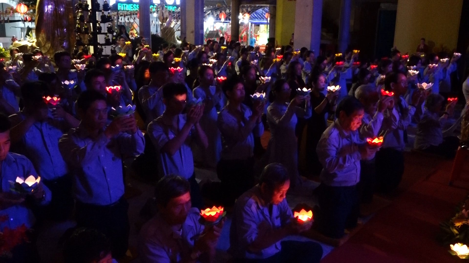 TP.HCM: Trang nghiêm Lễ thắp nến cầu nguyện và tri ân tại chùa Thiên Chánh