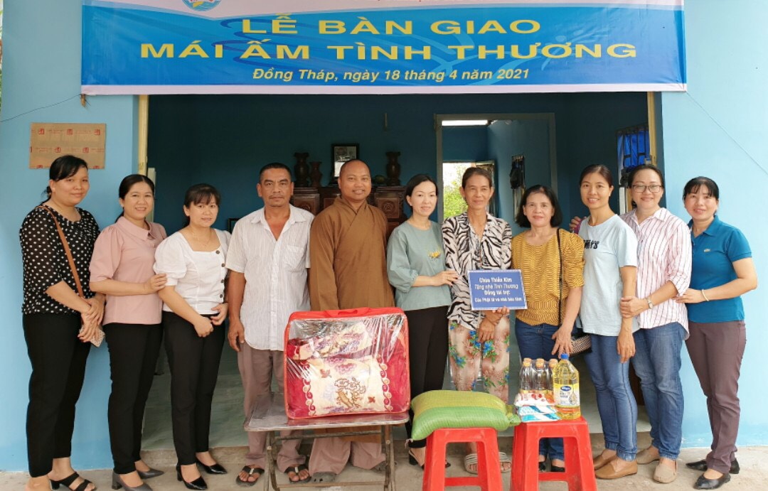 Đồng Tháp: Chùa Thiền Kim huyện Tháp Mười trao Nhà Tình thương
