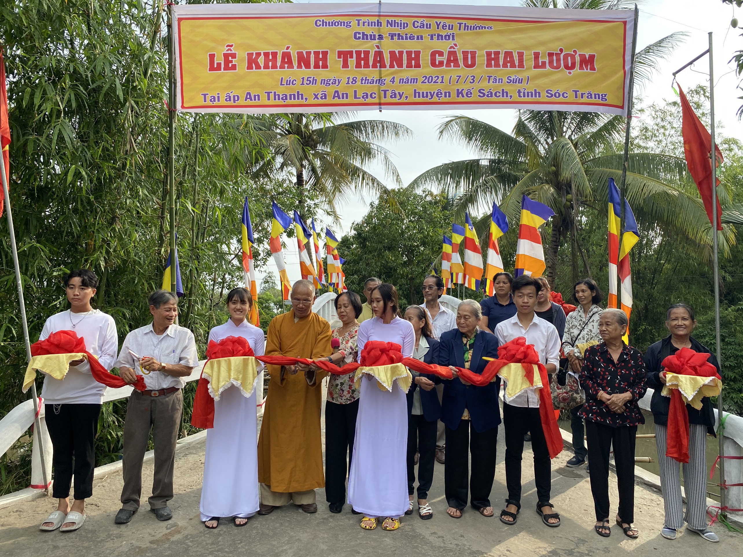 Sóc Trăng: "Nhịp cầu Yêu thương" khánh thành 4 cầu nông thôn và tặng quà cho người nghèo với tổng trị giá gần 700 triệu đồng