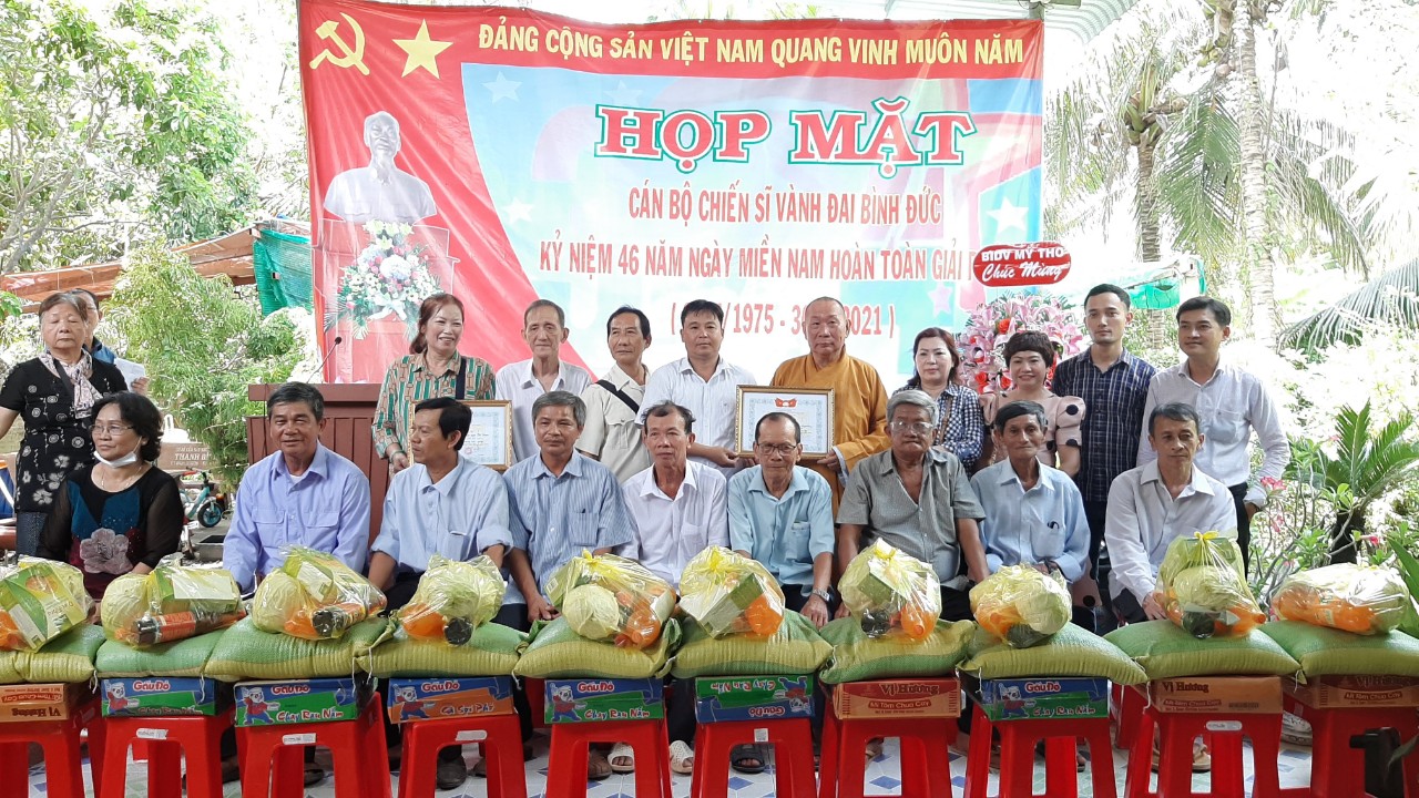 Tiền Giang: Trung tâm nhân đạo Từ Tâm trao tặng 200 phần quà cho Cựu chiến binh, gia đình chính sách huyện Châu Thành