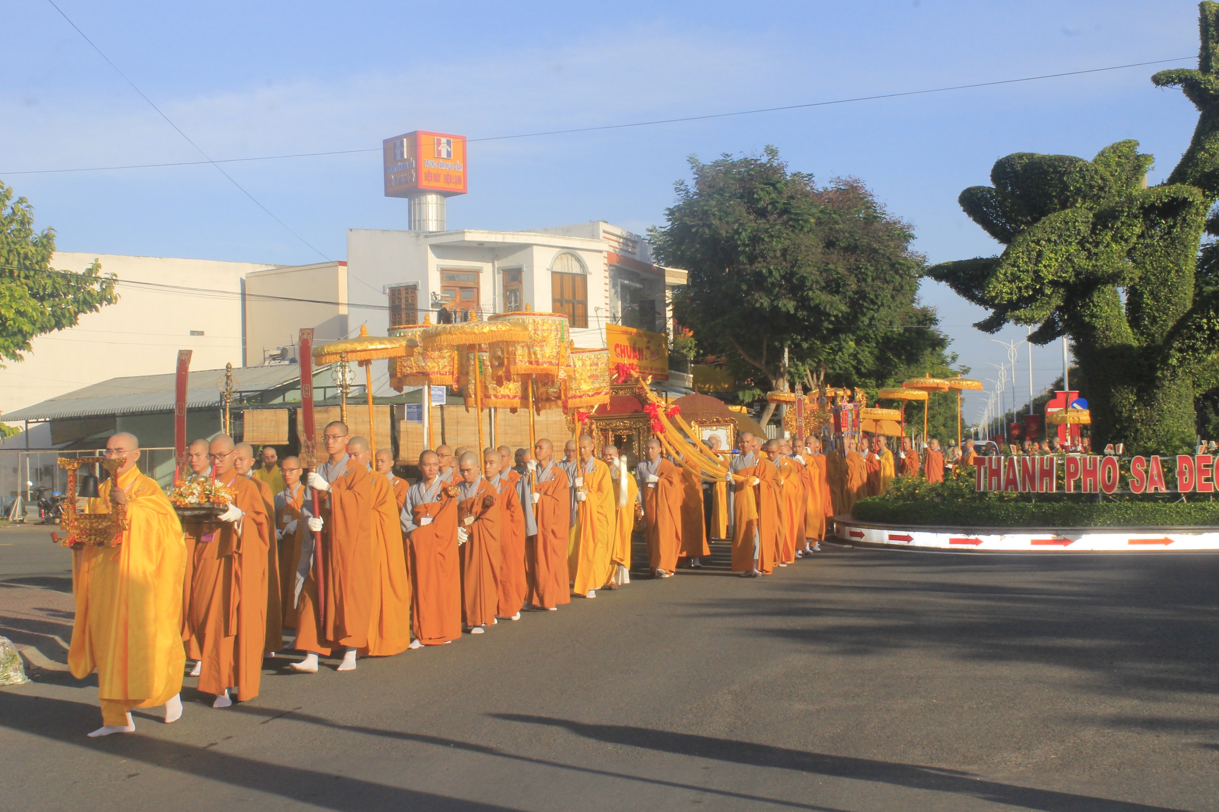 Đồng Tháp: Trang nghiêm lễ cung nghinh di ảnh Hoà thượng Thích Từ Nhơn về 02 điểm Giới trường của Đại Giới đàn