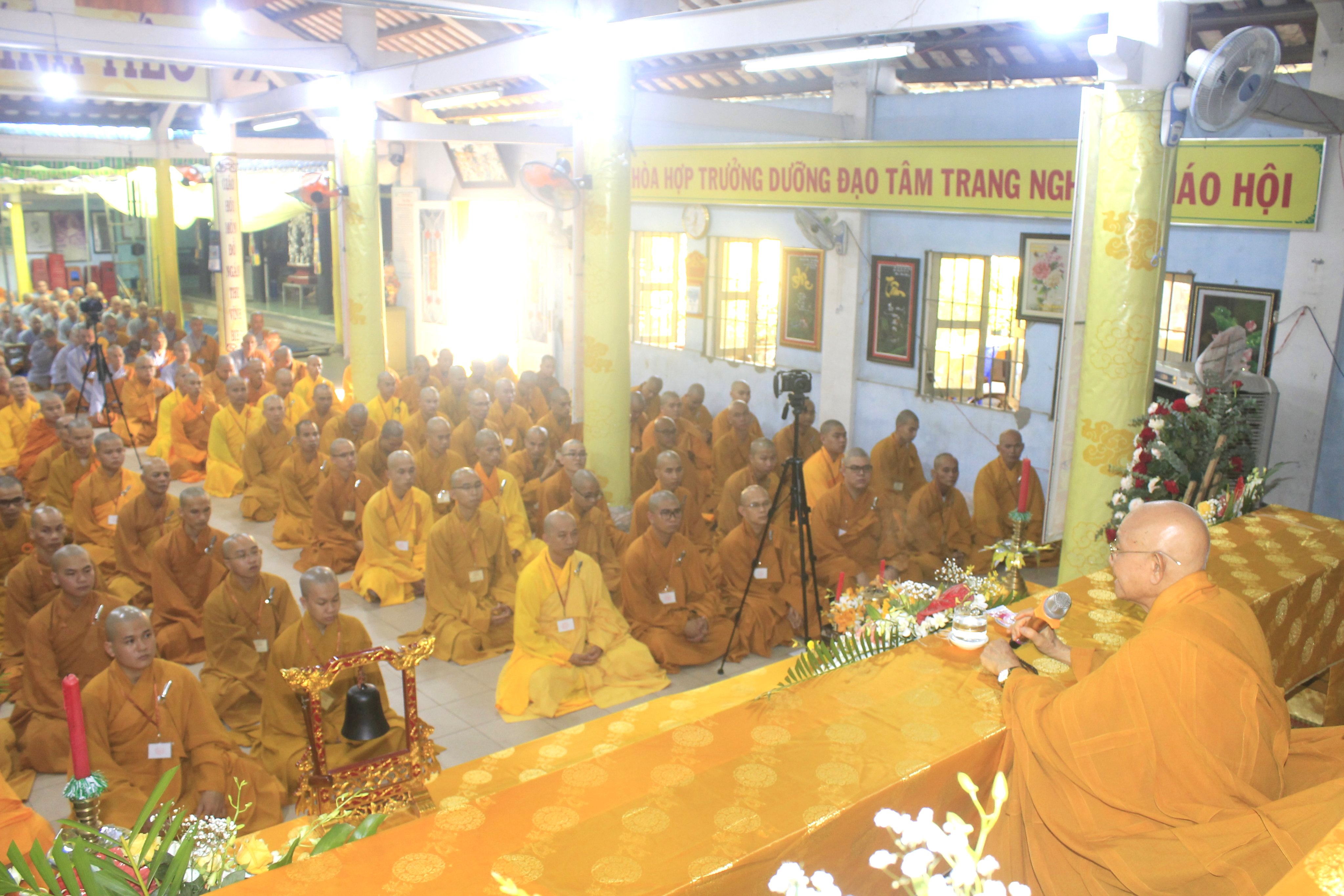 Đồng Tháp: Hòa thượng Thích Minh Thông thuyết giảng Giới luật tại Đại Giới đàn Từ Nhơn