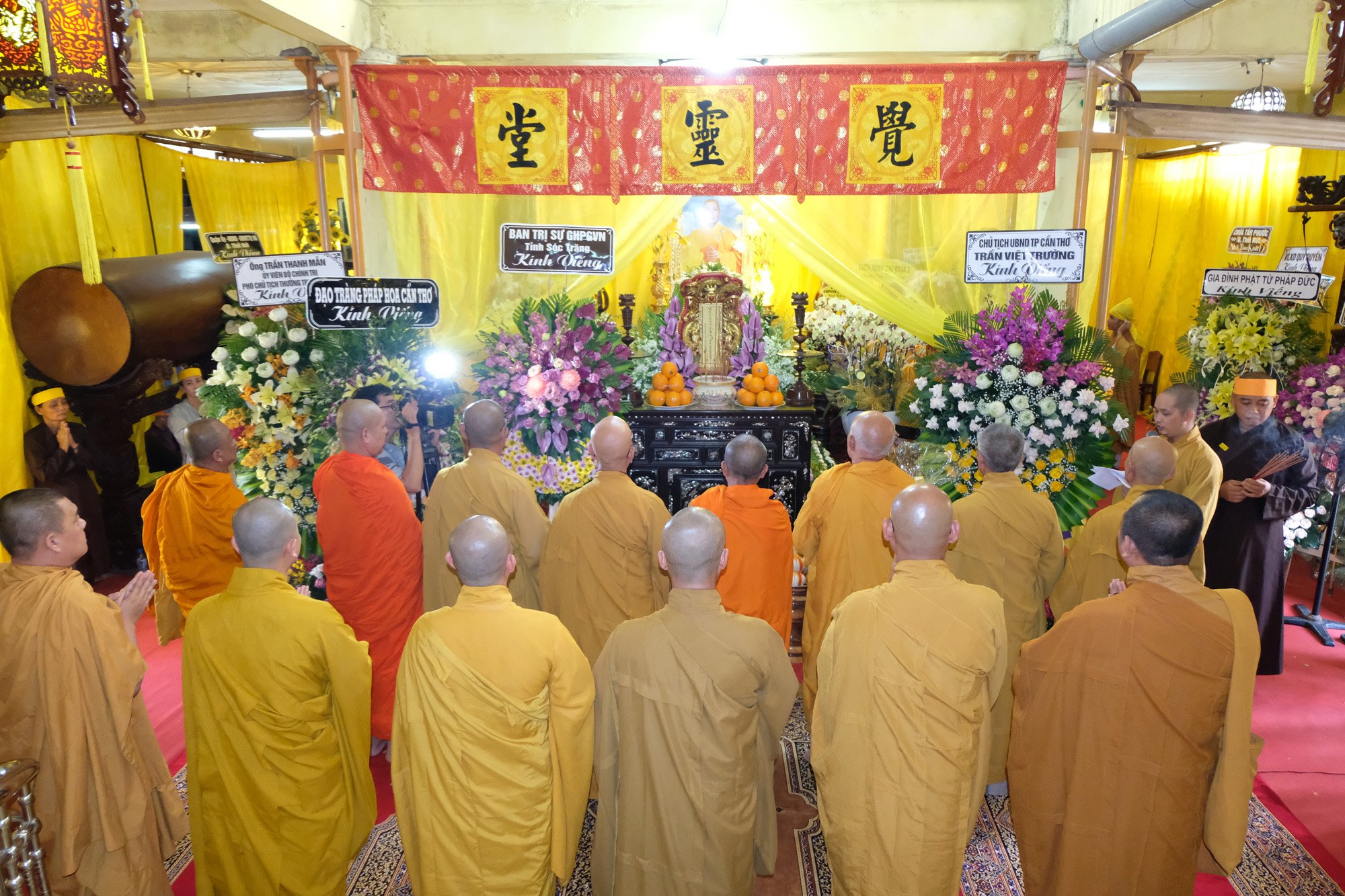 Cần Thơ: Nhiều đoàn viếng tang cố Trưởng lão HT. Thích Huệ Trường