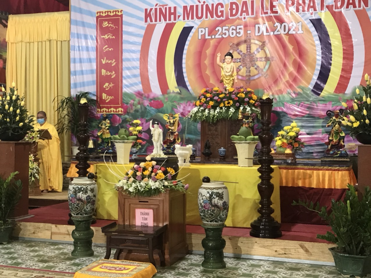 Bến Tre: Ban Trị Sự GHPGVN huyện Mỏ Cày Nam kính mừng Phật Đản PL.2565