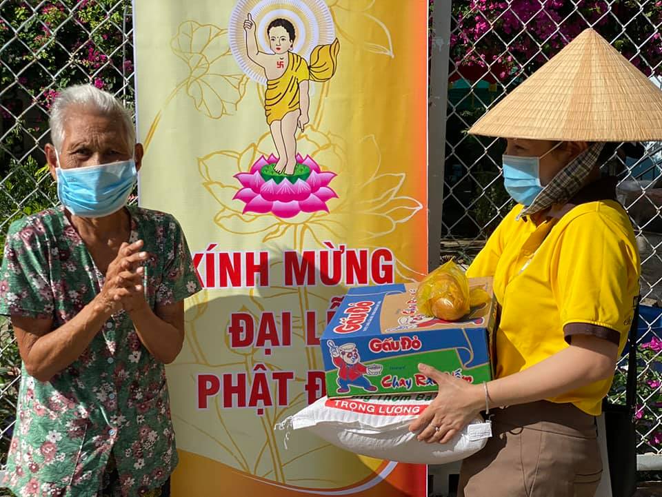 Trà Vinh: Công tác từ thiện chào mừng Đại lễ Phật Đản của Hội từ thiện tịnh xá Ngọc Hiệp