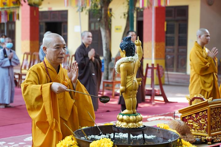 Chùa Bằng trang nghiêm kính mừng Lễ Phật Đản PL2565 online