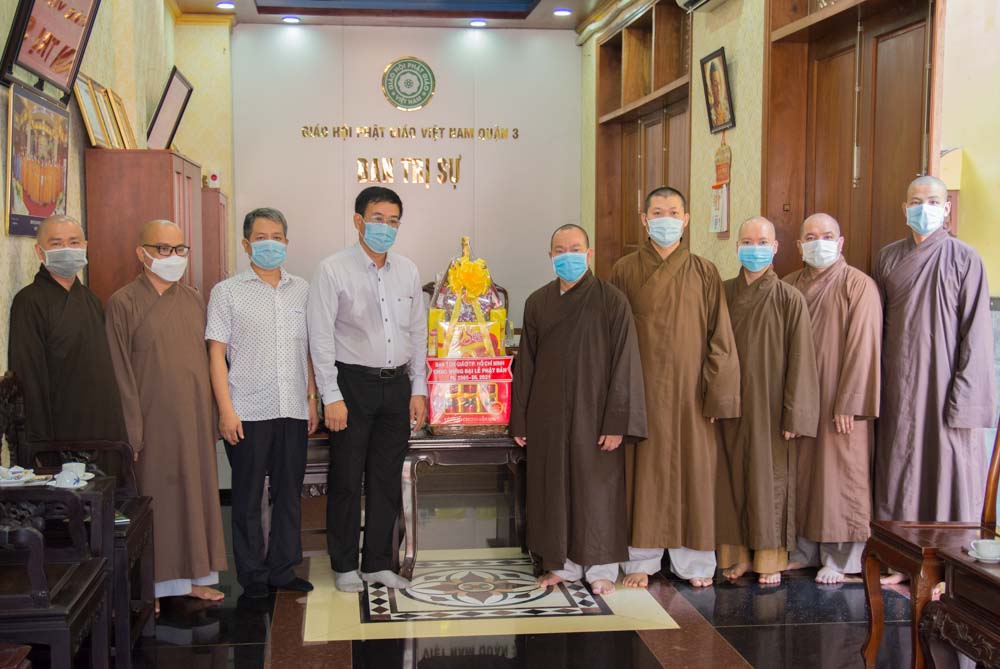 TP. HCM: Ban Tôn giáo Thành phố chúc mừng Phật đản BTS Phật giáo quận 3