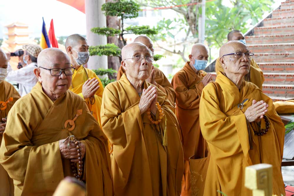 TP. HCM: Chùa Phật Bửu tổ chức cầu truyền hình lễ rót đồng đúc tôn tượng Bổn Sư Thích Ca Mâu Ni